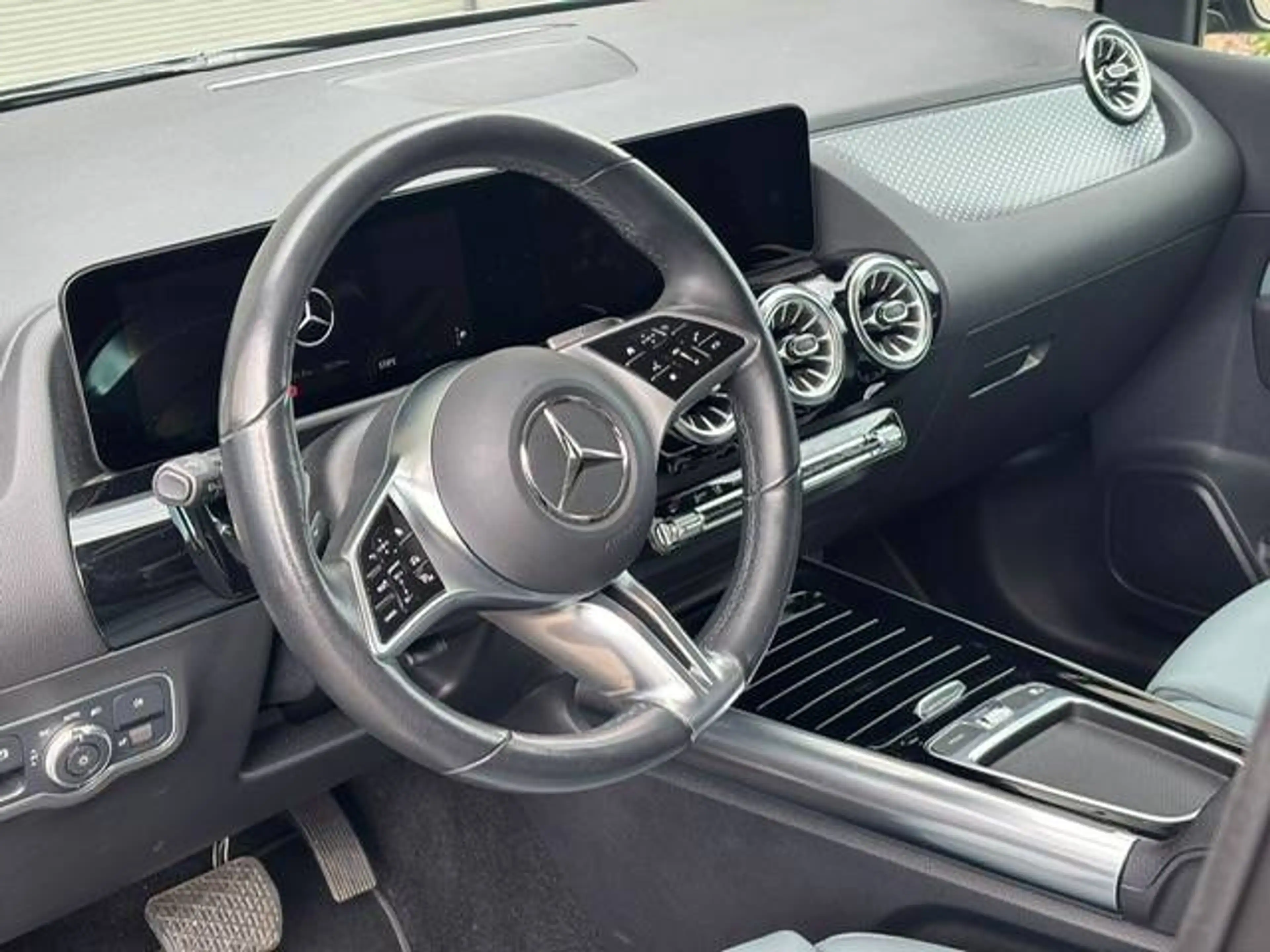 Mercedes-Benz B 250 Adaptive cruise controle/camera/LED/navigatie — photo 14