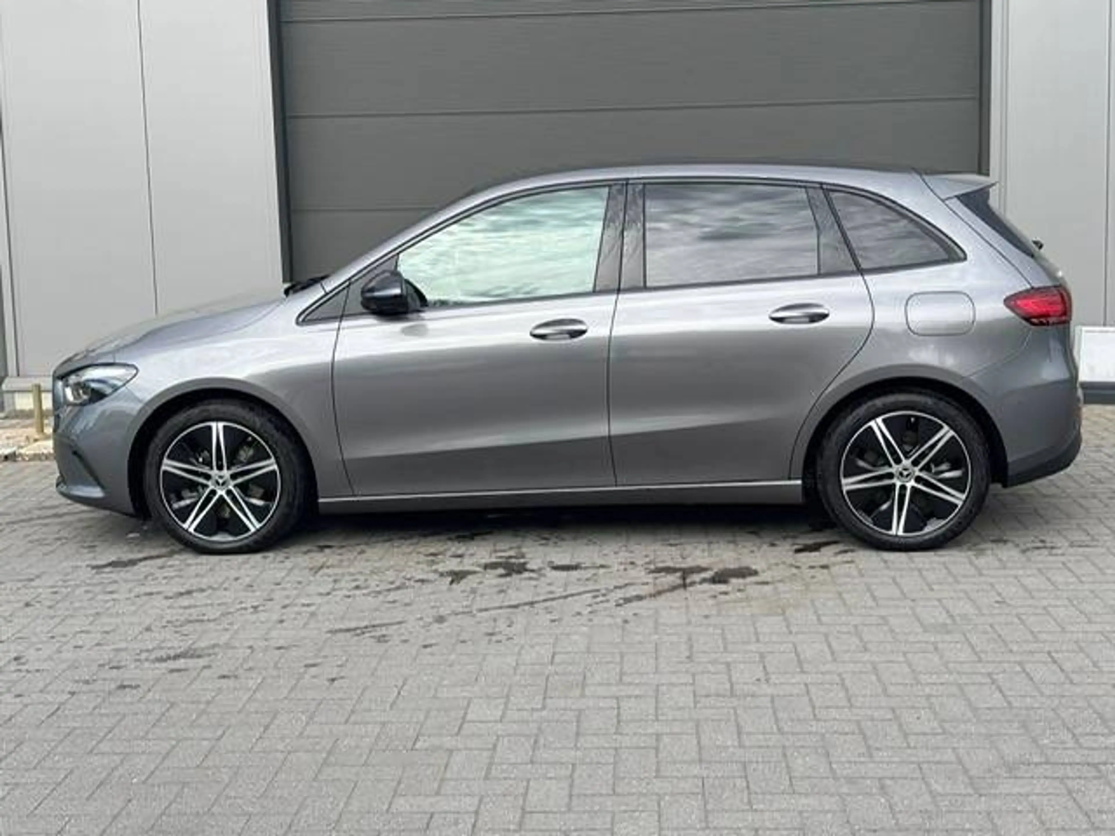 Mercedes-Benz B 250 Adaptive cruise controle/camera/LED/navigatie — photo 2