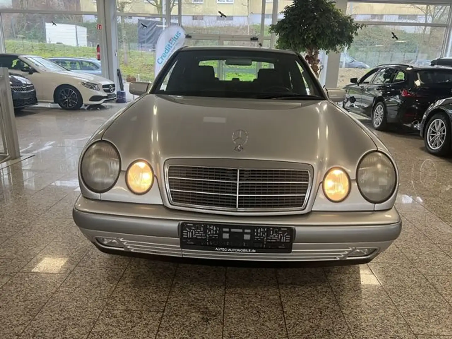 Mercedes-Benz E 230 Automatik 2. Hand Schiebedach Argent - 2