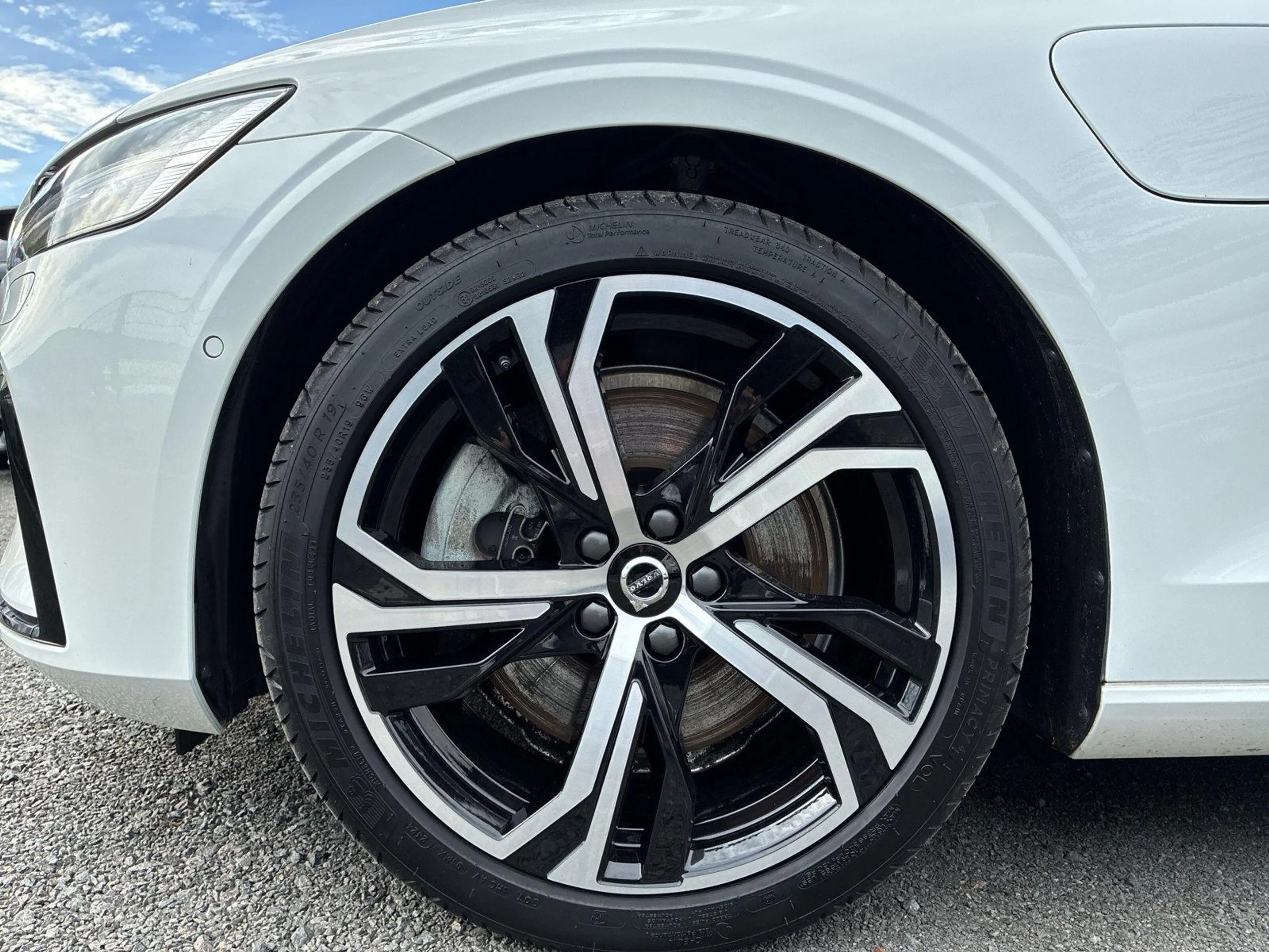 Volvo V60 T8 AWD Plus Dark Recharge | ACC | H&K | LED — photo 9
