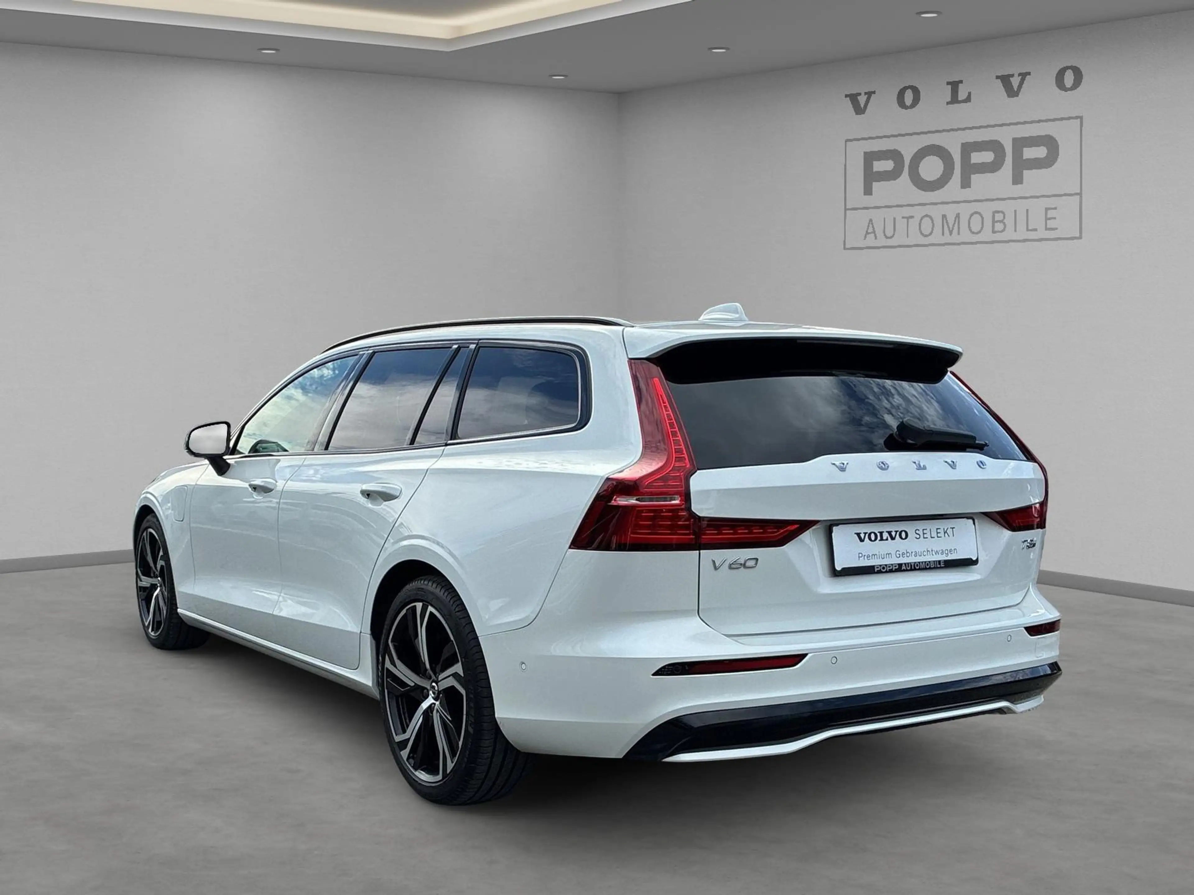 Volvo V60 T8 AWD Plus Dark Recharge | ACC | H&K | LED — photo 3