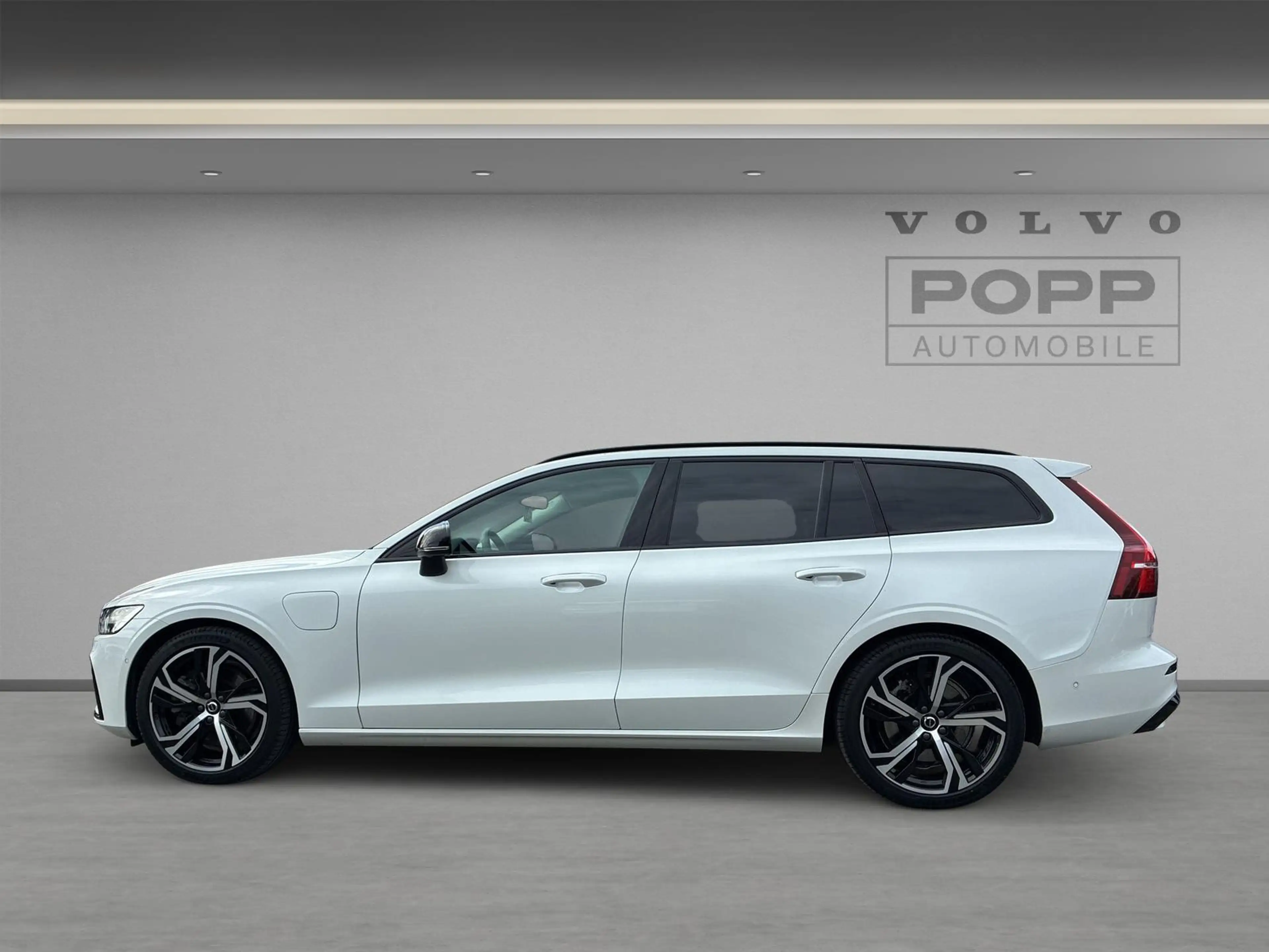 Volvo V60 T8 AWD Plus Dark Recharge | ACC | H&K | LED — photo 2
