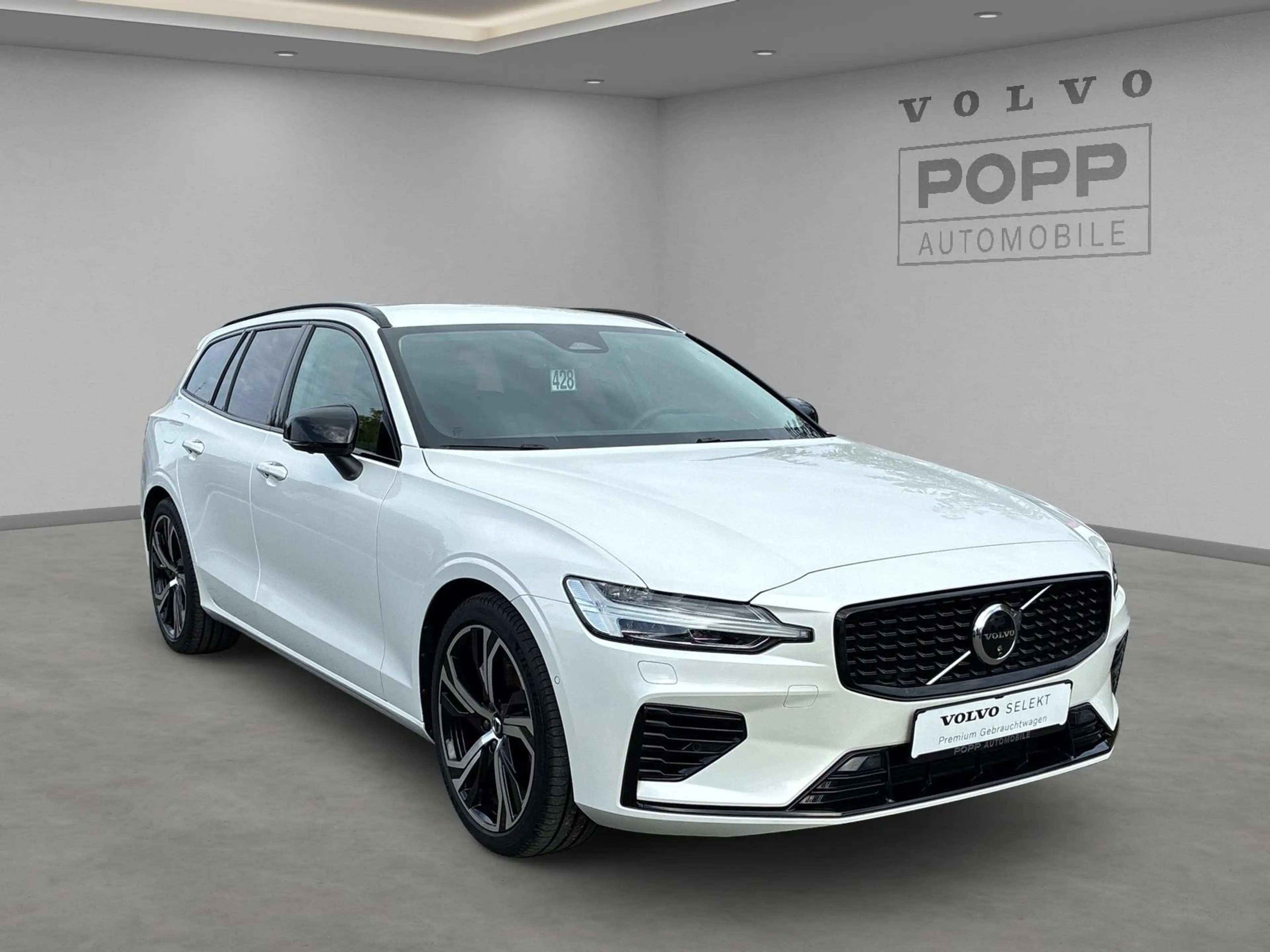 Volvo V60 T8 AWD Plus Dark Recharge | ACC | H&K | LED — photo 7