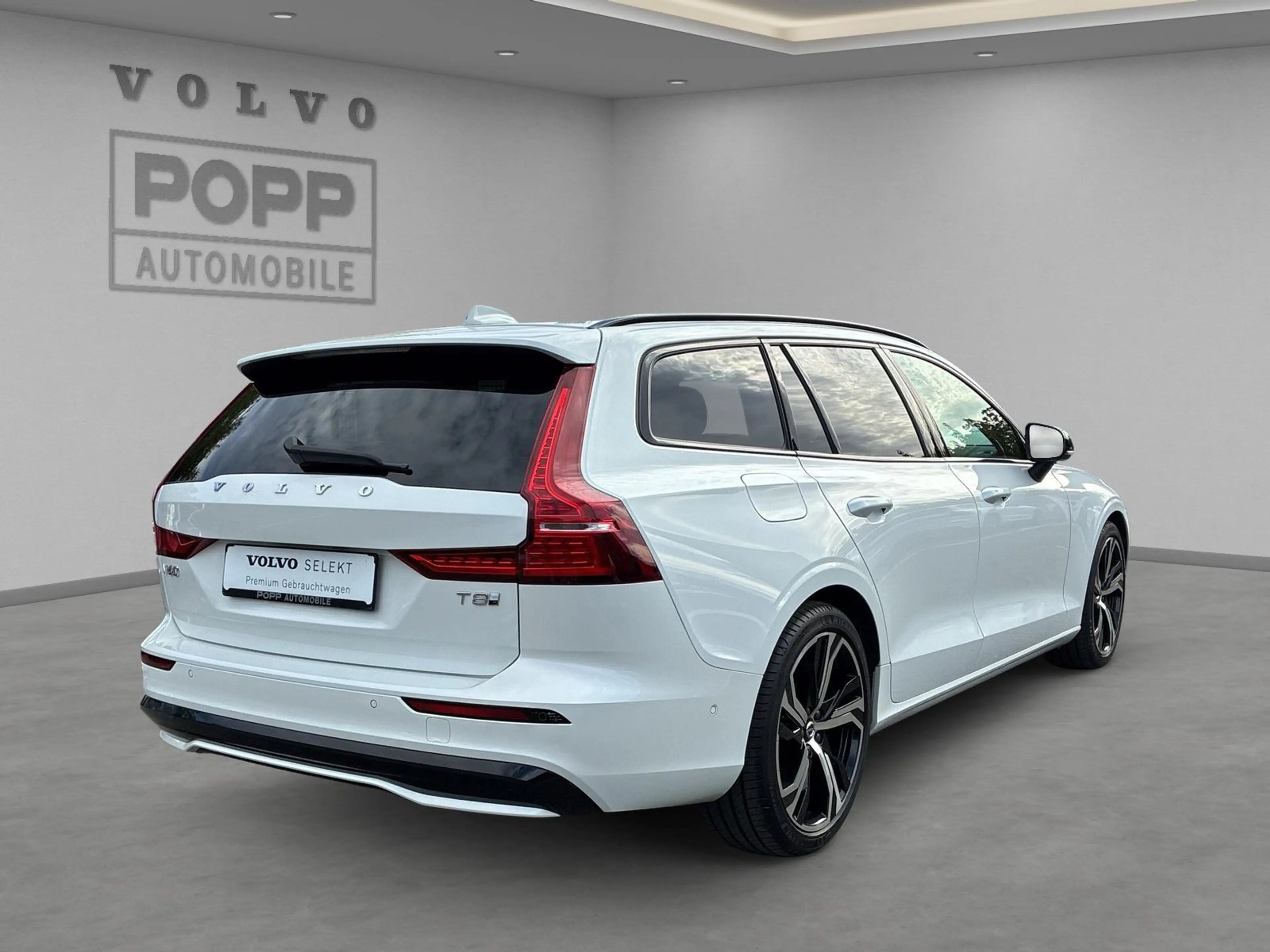 Volvo V60 T8 AWD Plus Dark Recharge | ACC | H&K | LED — photo 5