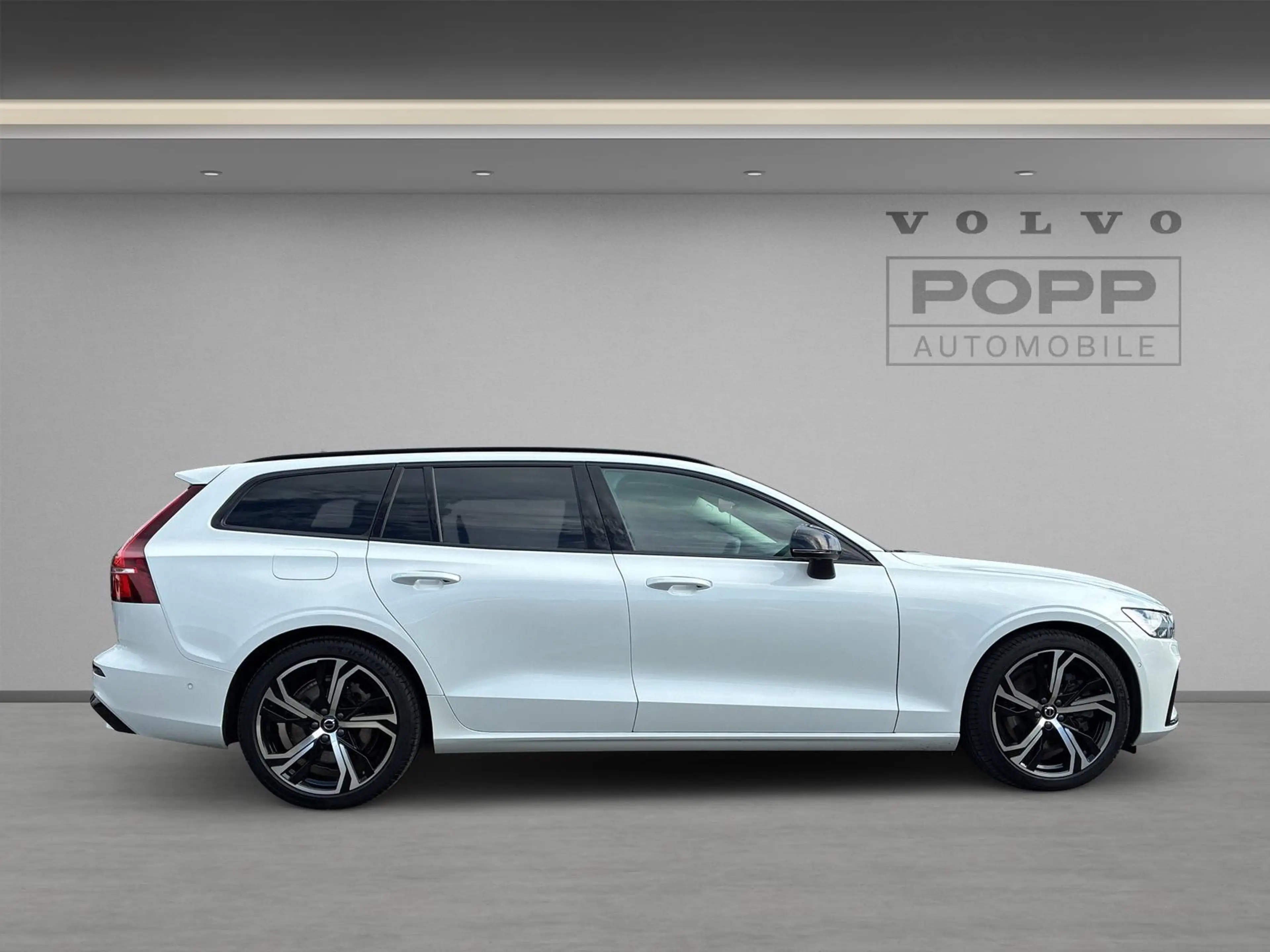 Volvo V60 T8 AWD Plus Dark Recharge | ACC | H&K | LED — photo 6