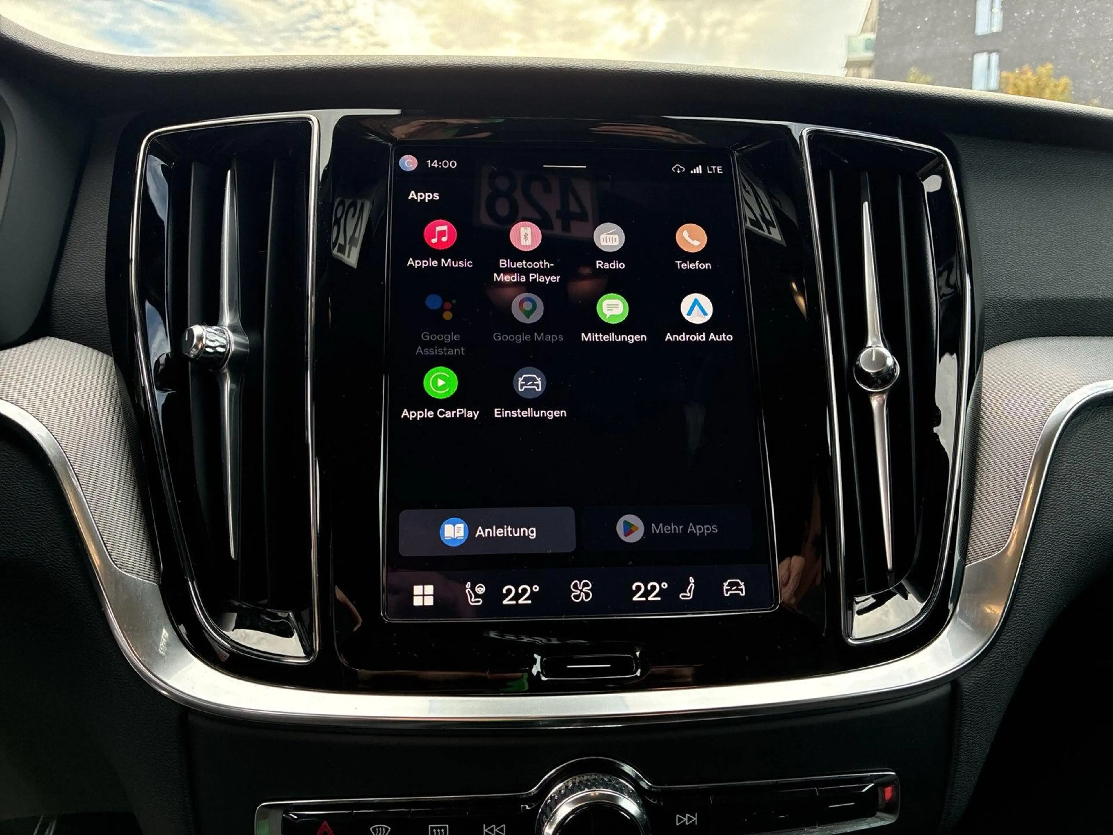 Volvo V60 T8 AWD Plus Dark Recharge | ACC | H&K | LED — photo 13