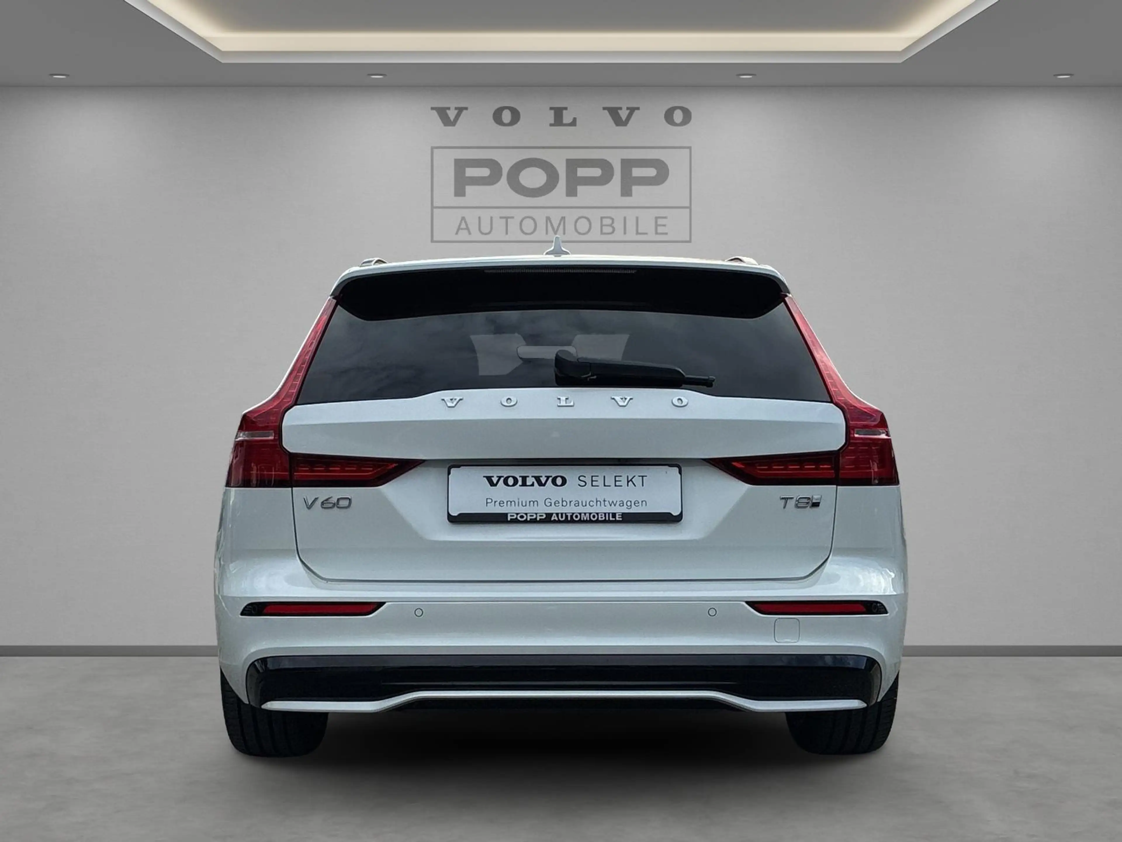Volvo V60 T8 AWD Plus Dark Recharge | ACC | H&K | LED — photo 4