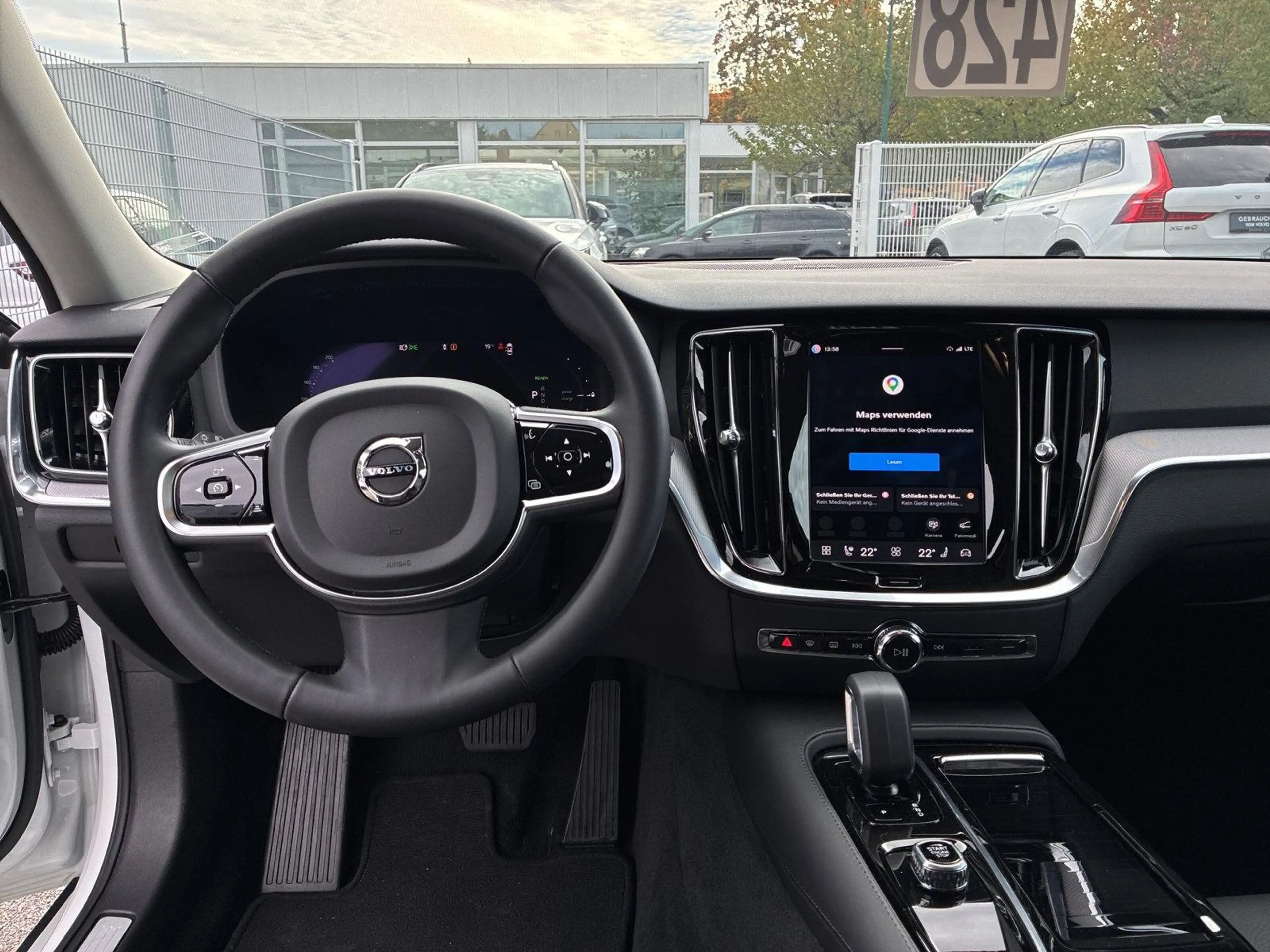 Volvo V60 T8 AWD Plus Dark Recharge | ACC | H&K | LED — photo 15