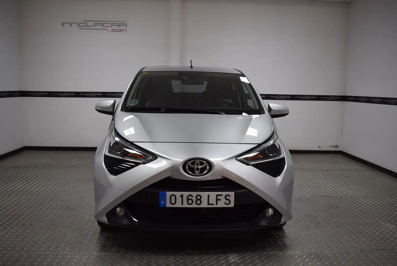 Toyota Aygo 70 x-play Gris - 2