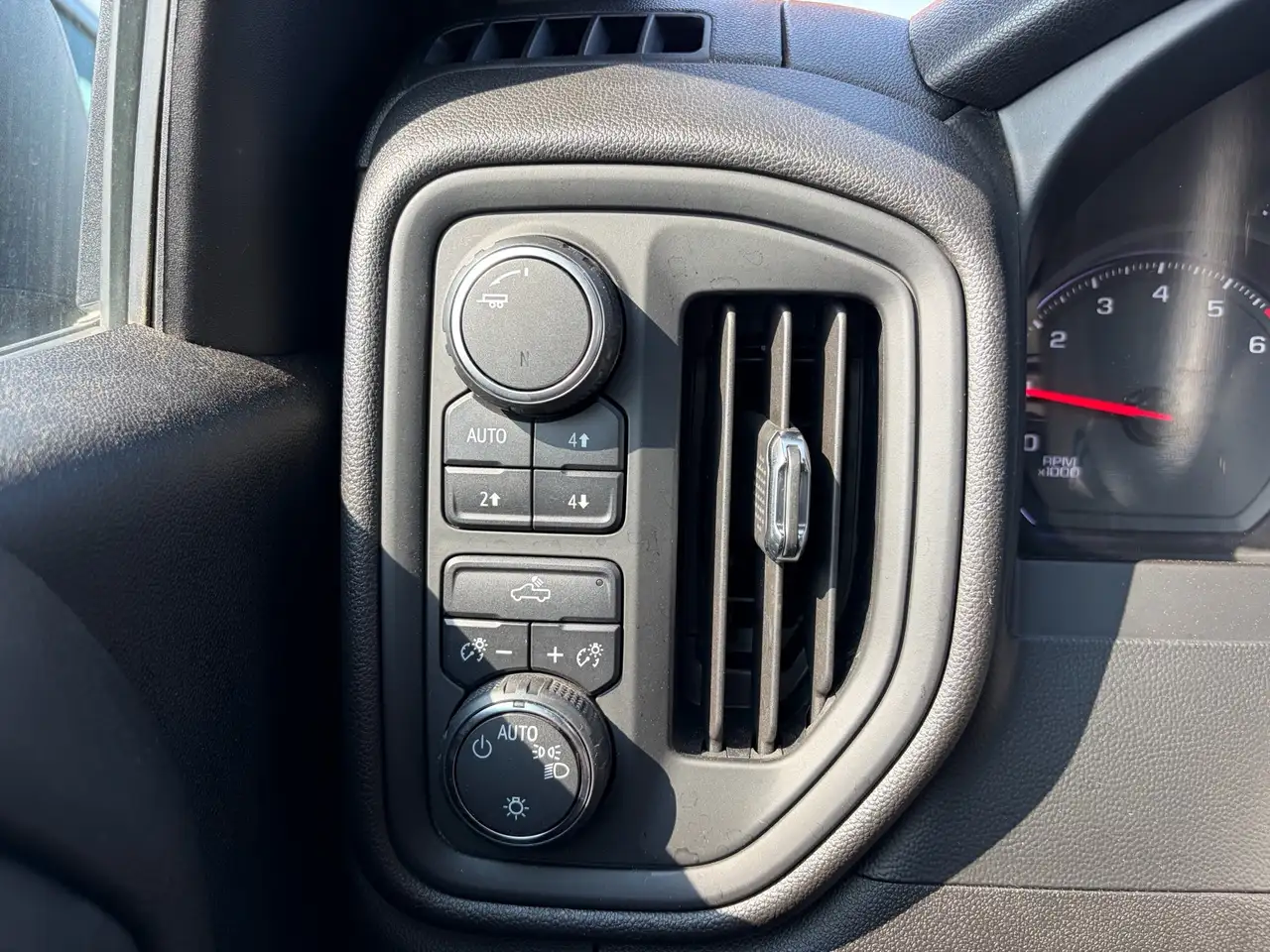 Chevrolet Silverado 1500 снимка Chevrolet Silverado 1500