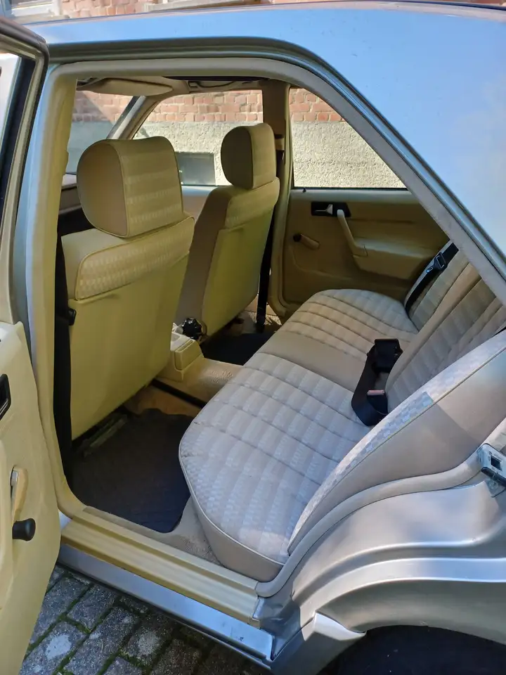 Mercedes-Benz 190 E 1.8, foto 6