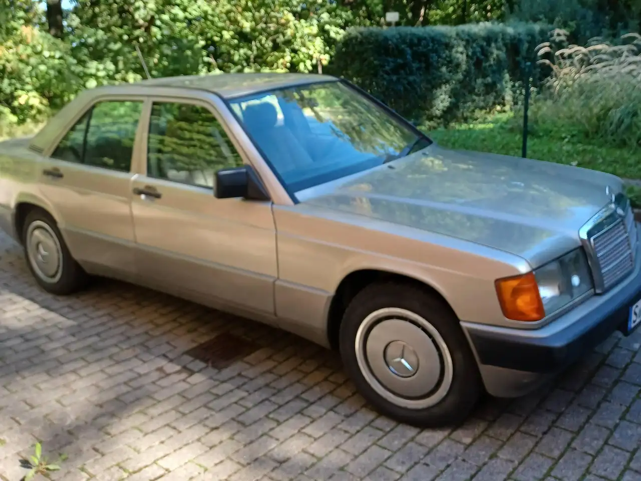 Mercedes-Benz 190 E 1.8, foto 1
