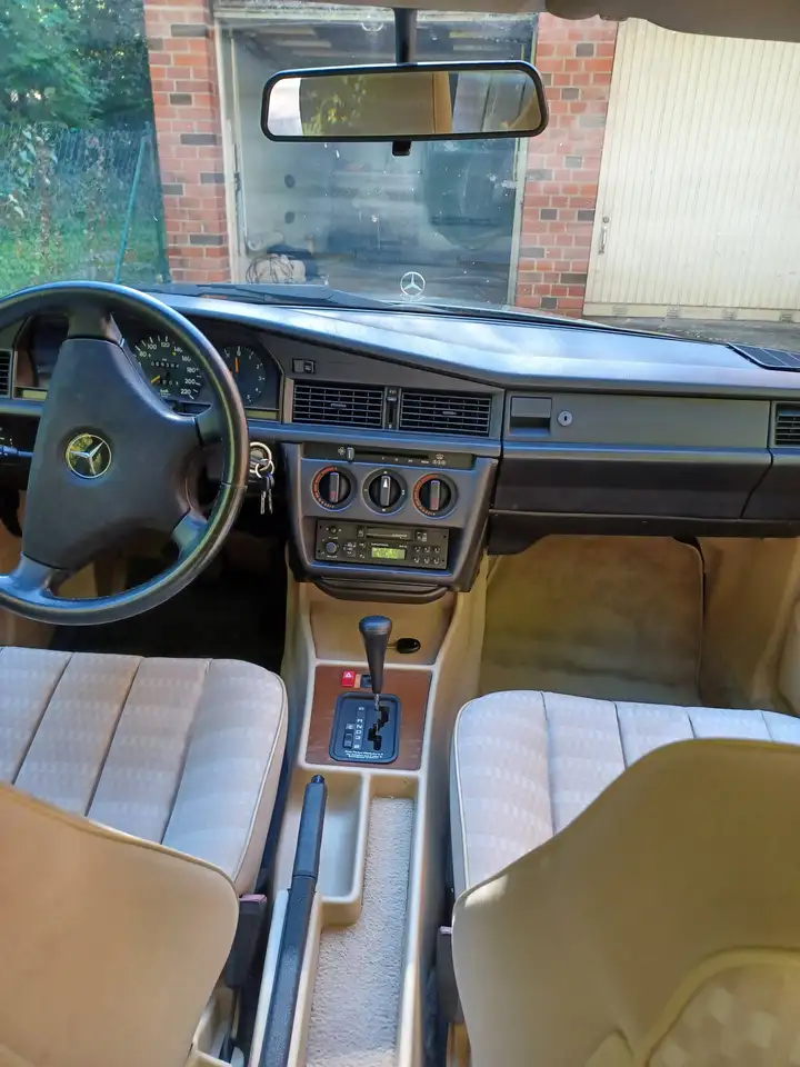 Mercedes-Benz 190 E 1.8, foto 4