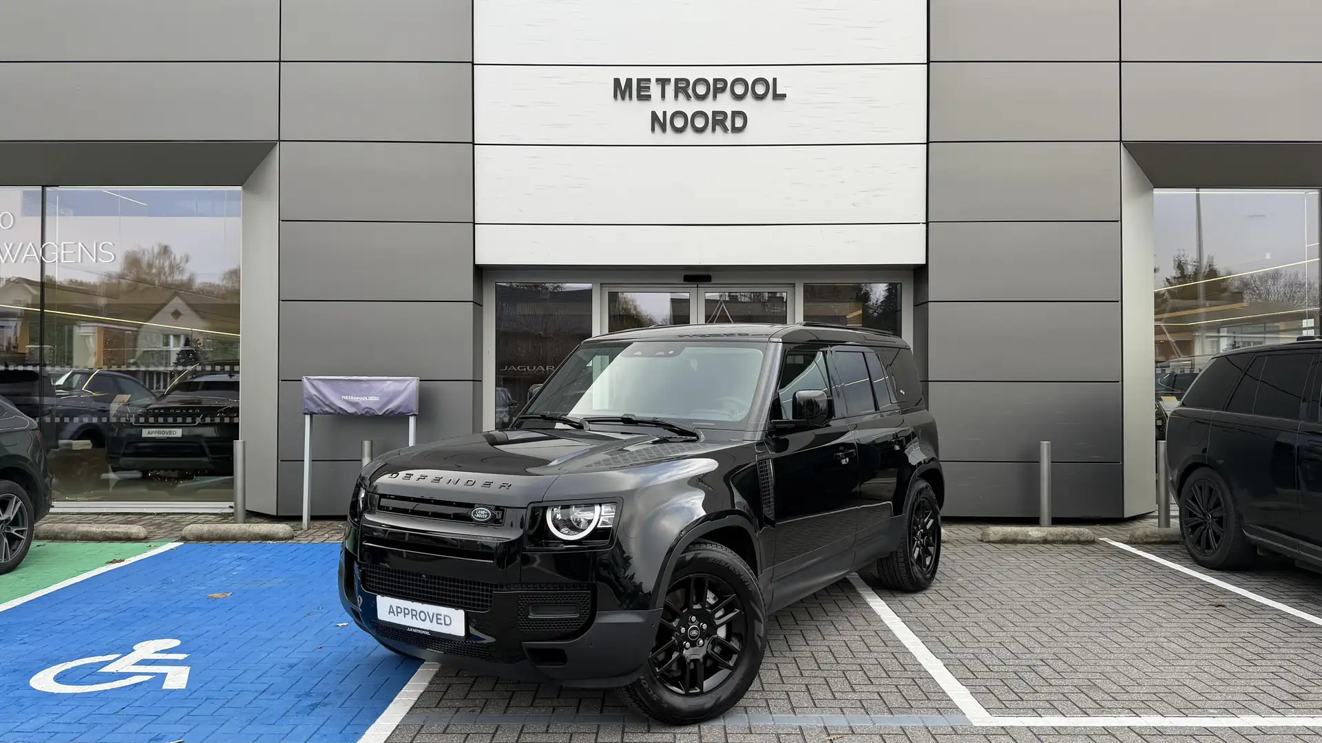 Land Rover Defender 110 P400e S Schwarz - 1