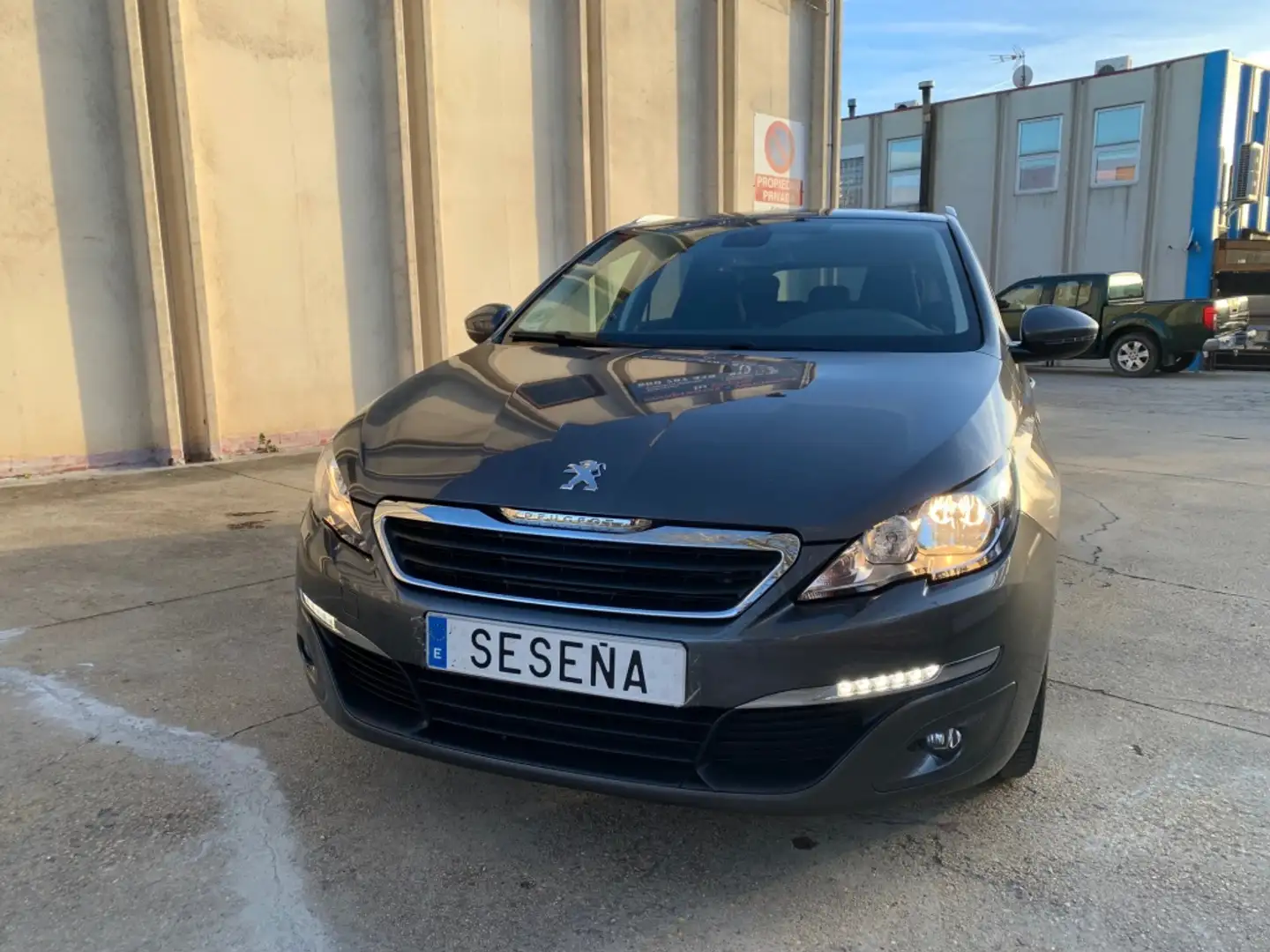 Peugeot 308 SW 1.2 PureTech S&S Style 130 Gris - 2