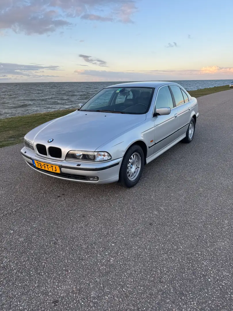BMW 528 i Executive (NAP) Gris - 1