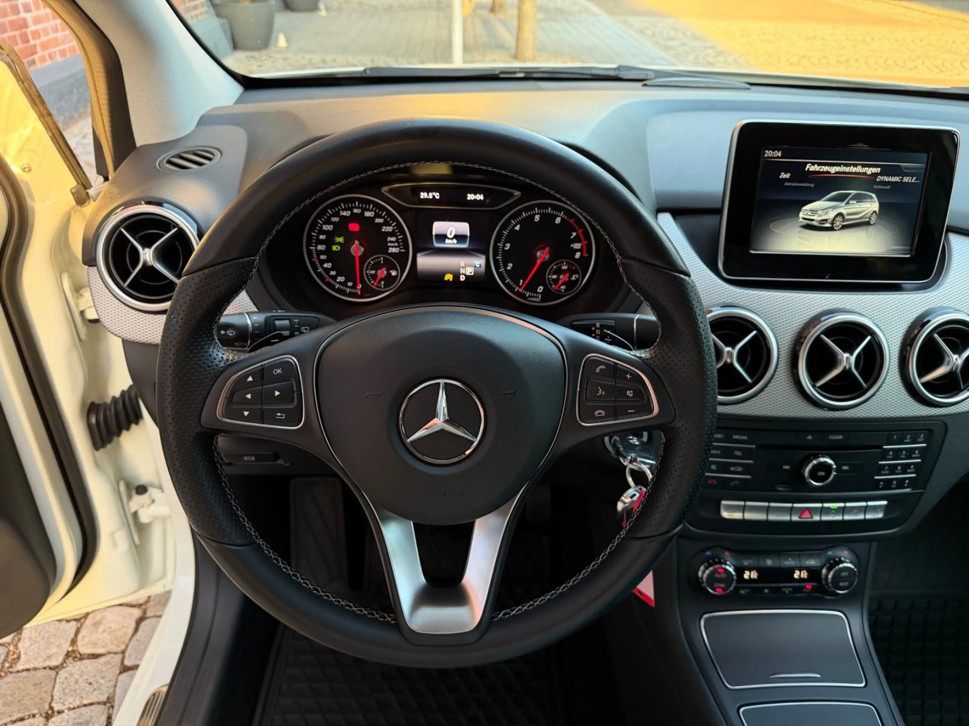 Mercedes-Benz B 220 4Matic Urban *Kamera*1.Hand*Navi*Tempomat* — photo 10