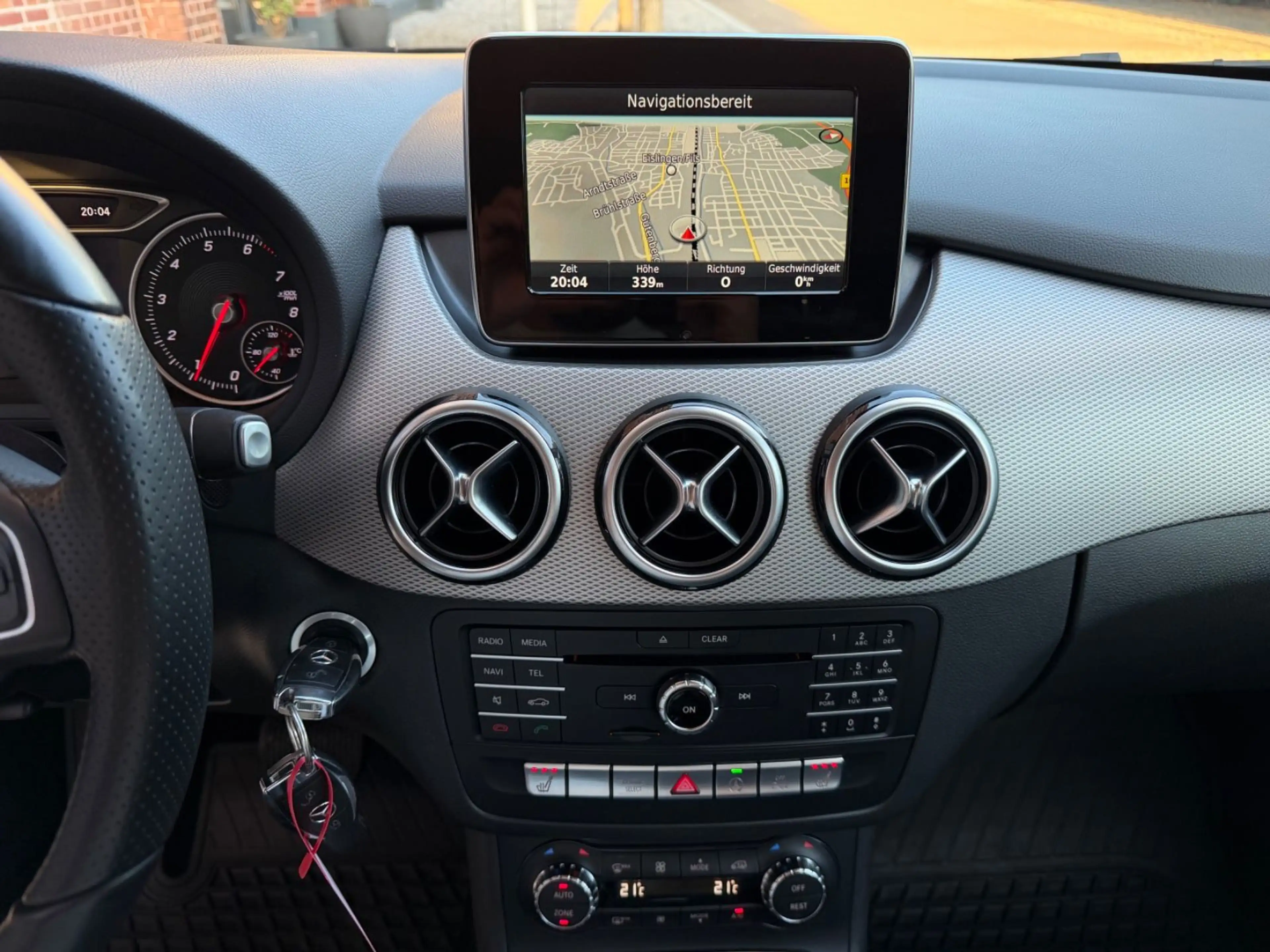 Mercedes-Benz B 220 4Matic Urban *Kamera*1.Hand*Navi*Tempomat* — photo 11
