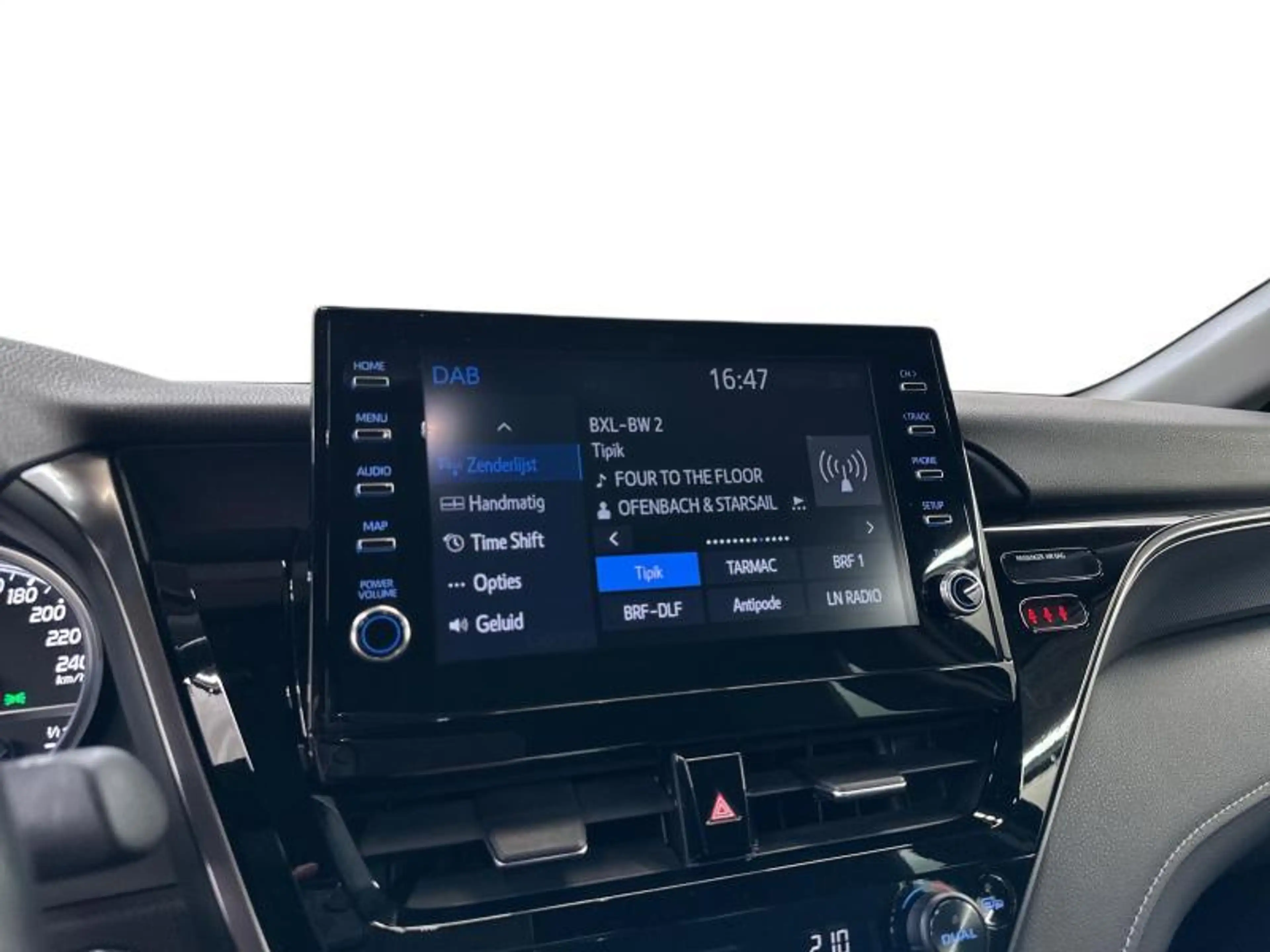 Toyota Camry 218hp HEV Dynamic Plus | carplay — photo 13