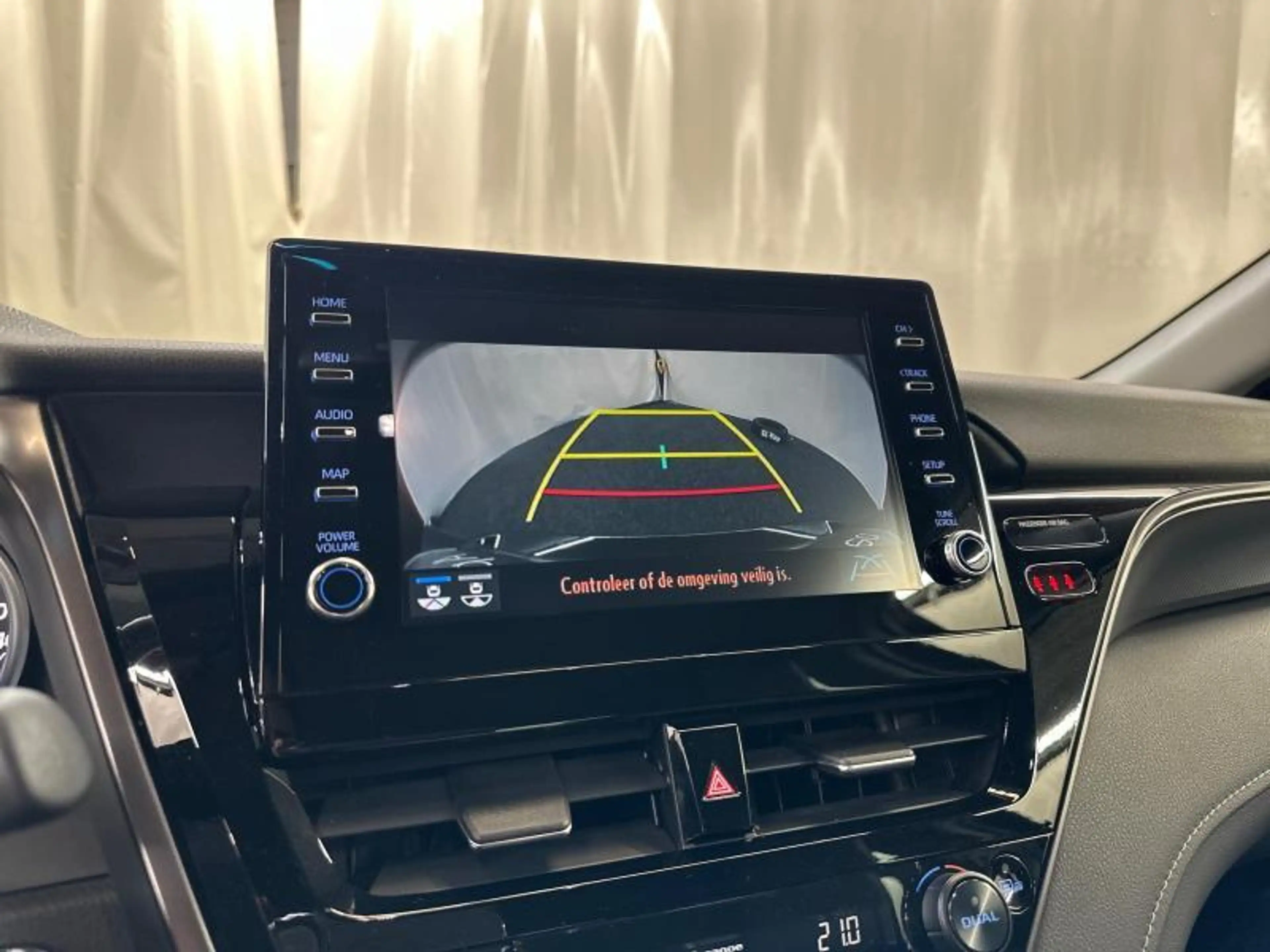 Toyota Camry 218hp HEV Dynamic Plus | carplay — photo 23