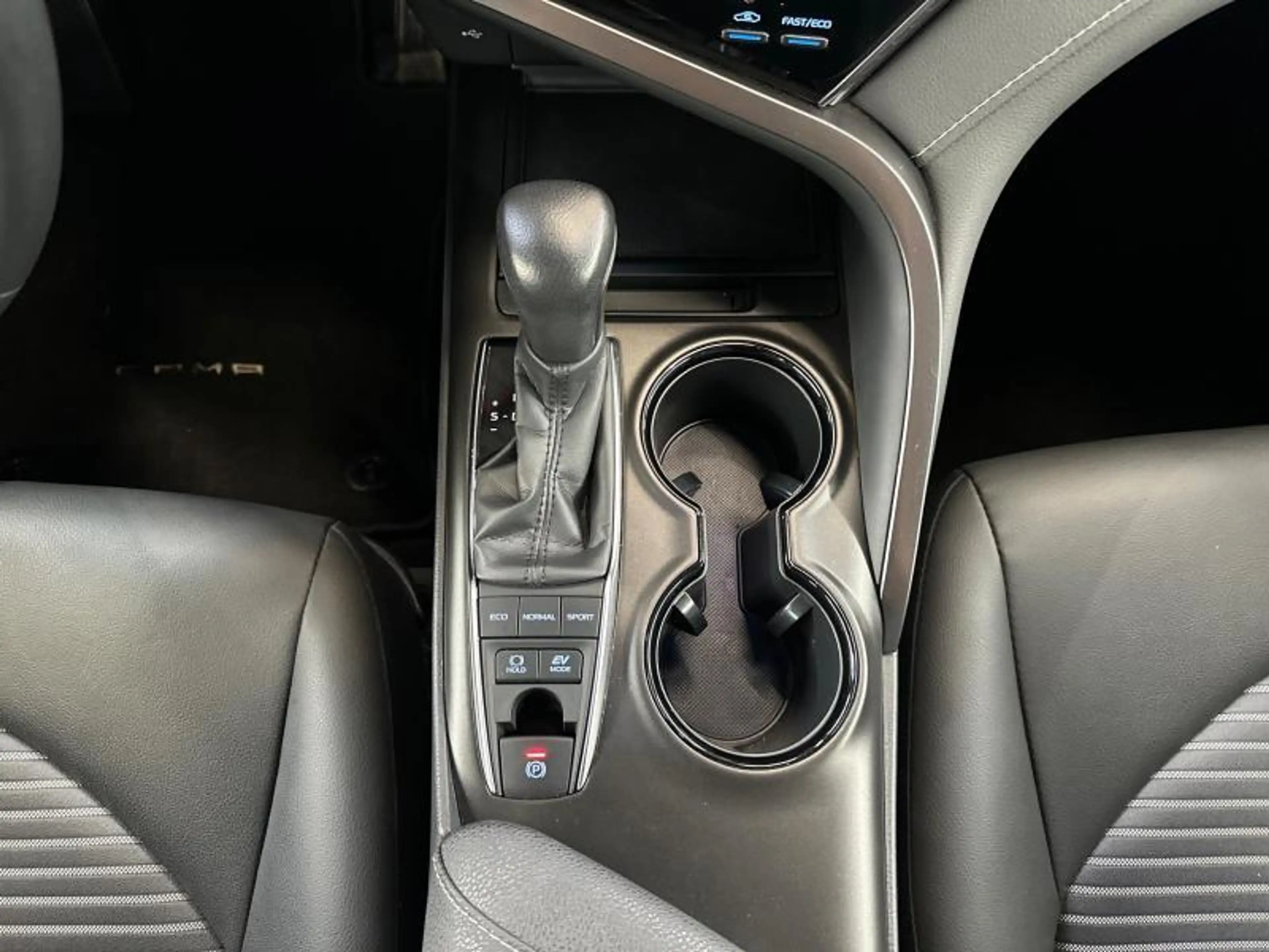 Toyota Camry 218hp HEV Dynamic Plus | carplay — photo 21