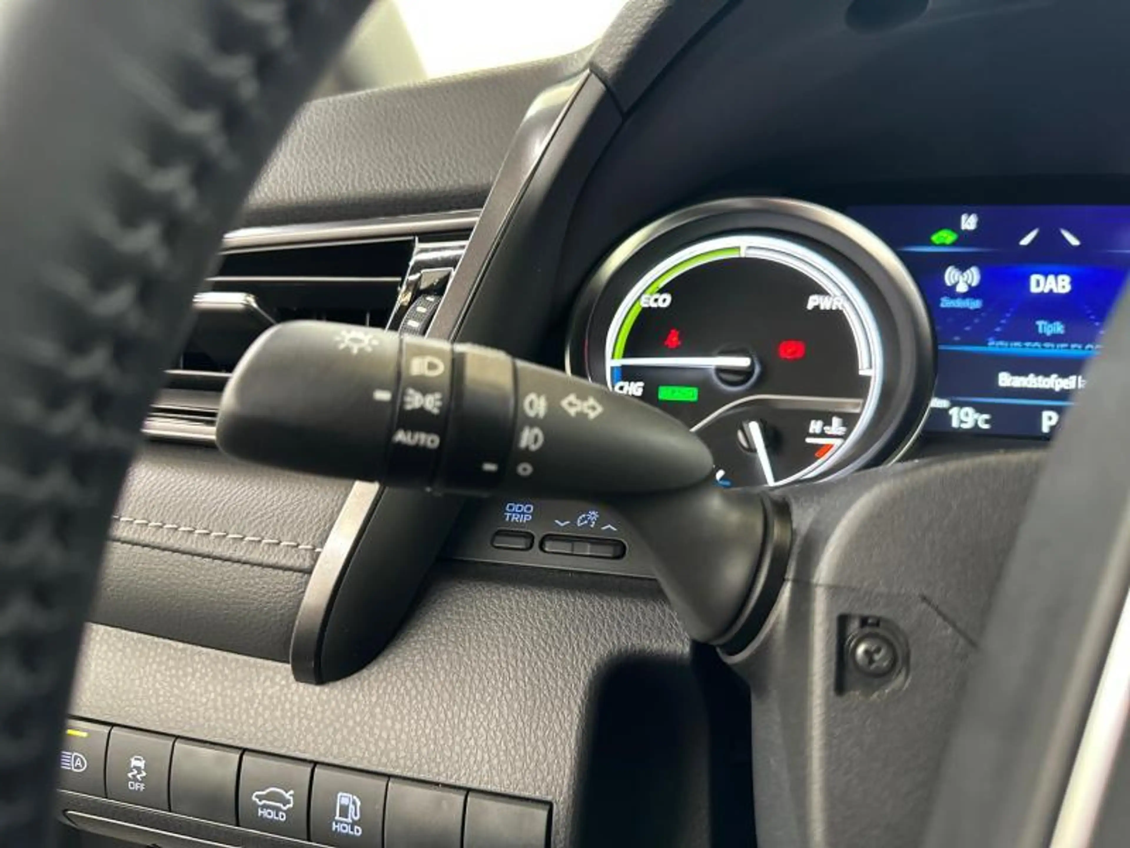 Toyota Camry 218hp HEV Dynamic Plus | carplay — photo 27