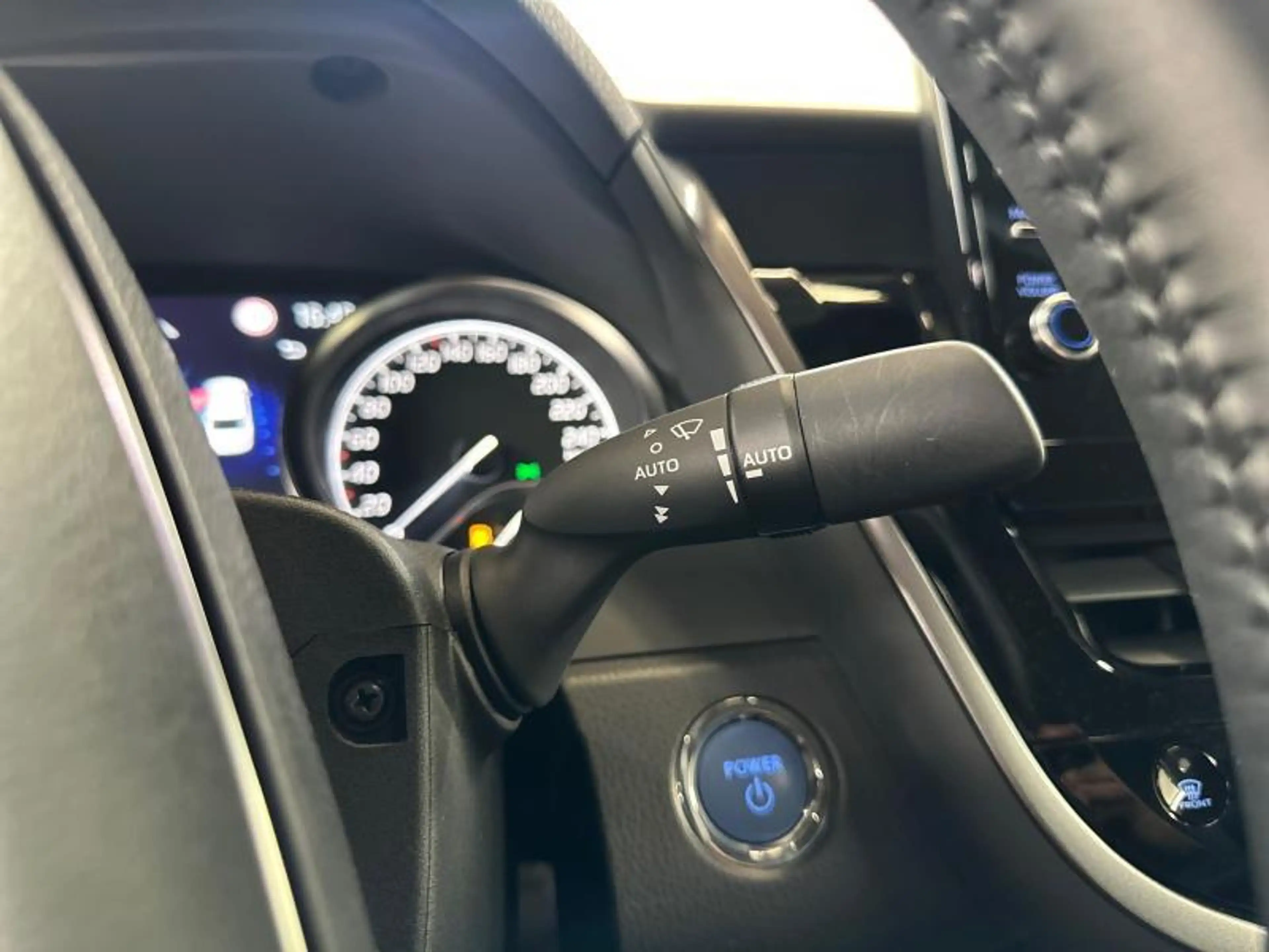 Toyota Camry 218hp HEV Dynamic Plus | carplay — photo 26