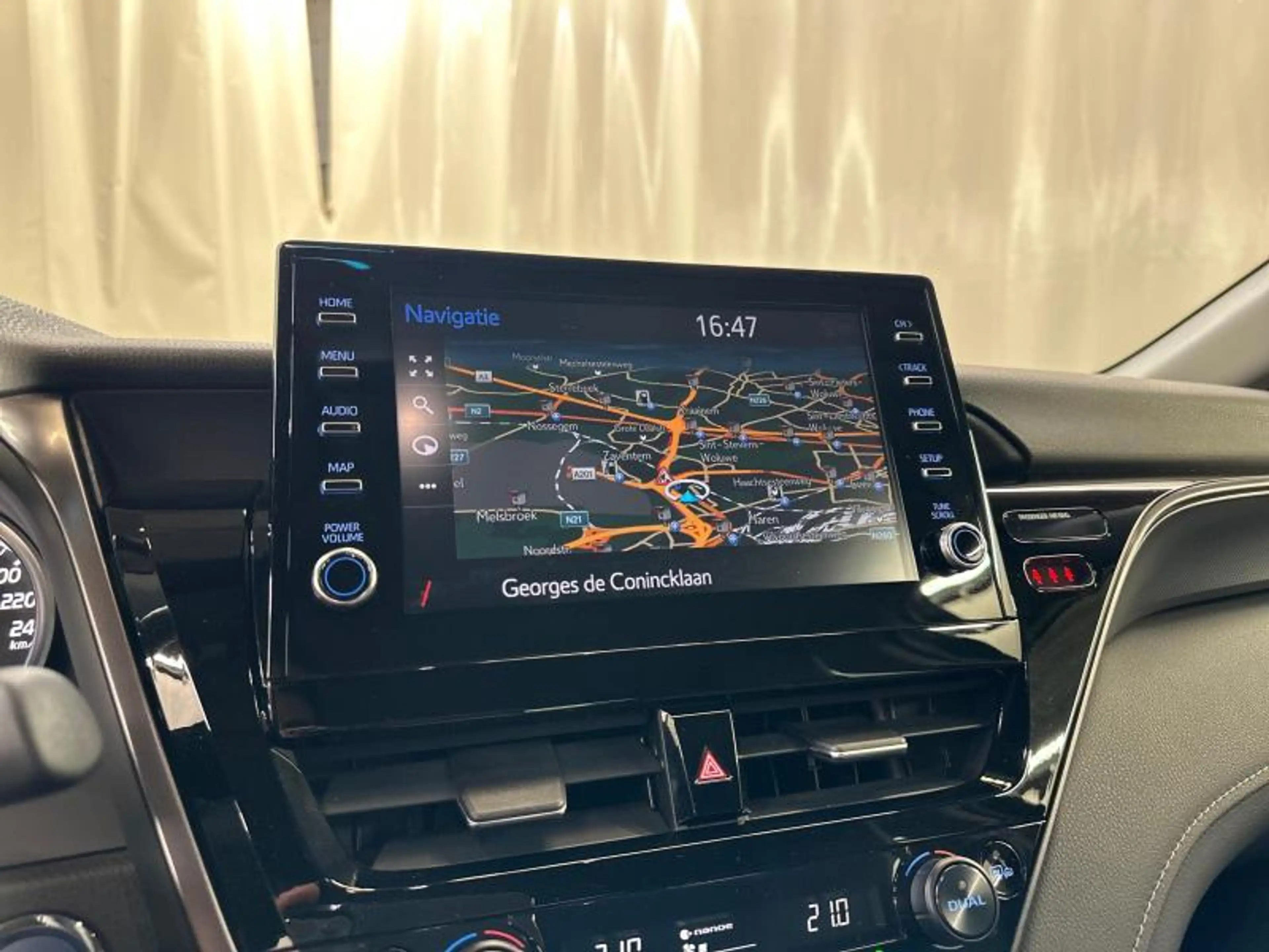 Toyota Camry 218hp HEV Dynamic Plus | carplay — photo 24