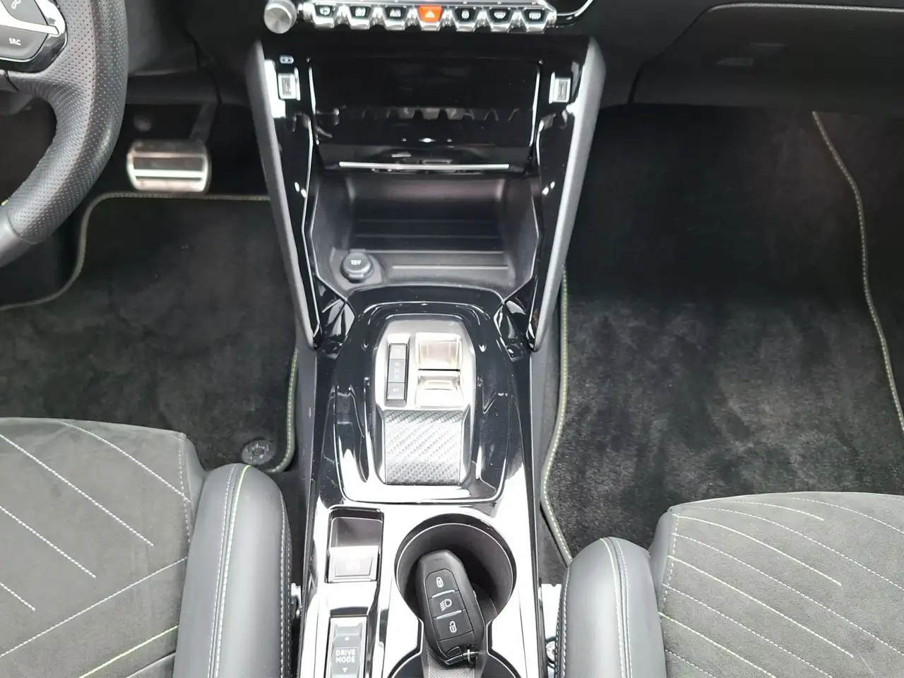 Peugeot 208 1.2 Hybrid 136 GT, миниатюра 15