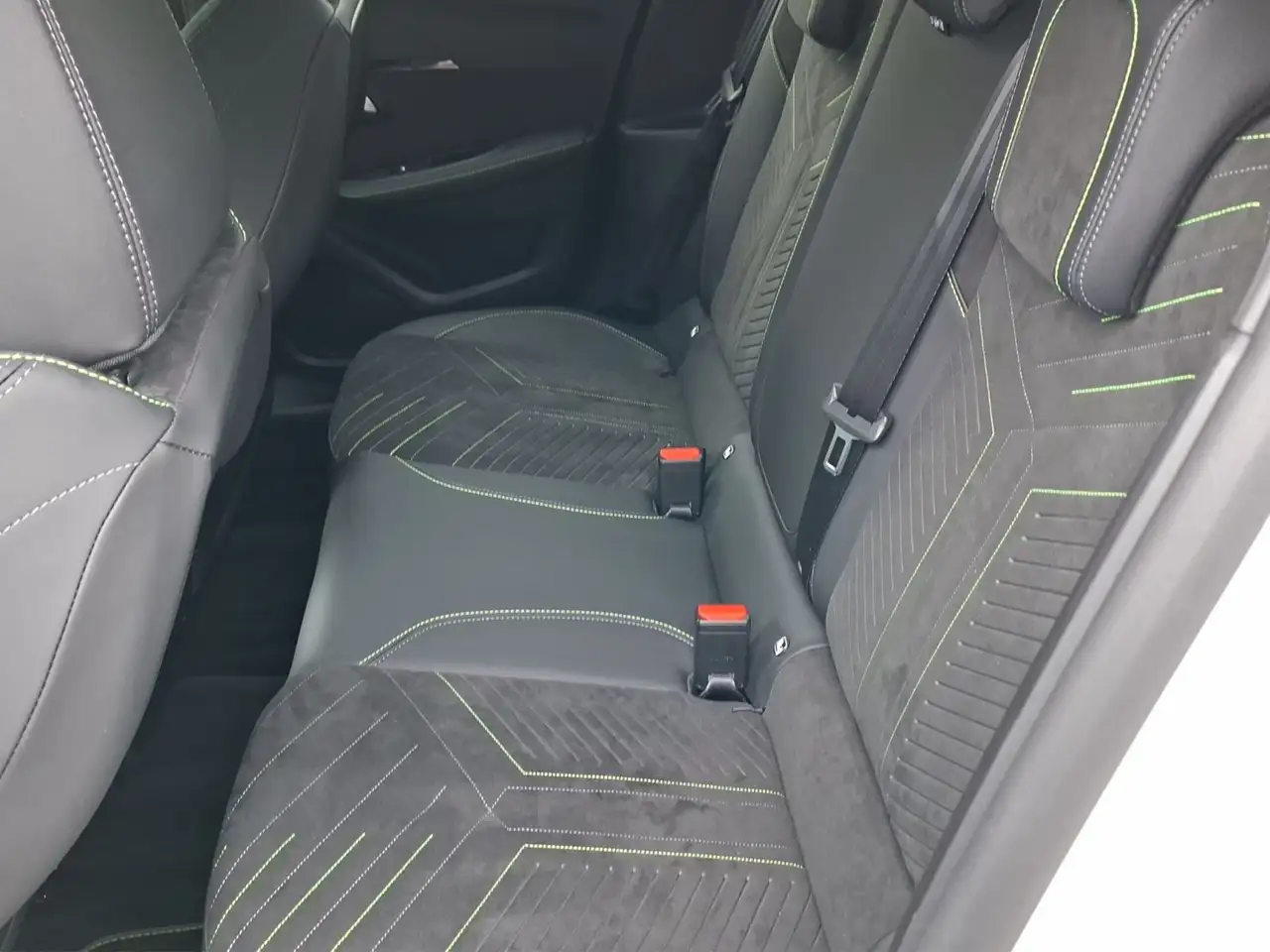 Peugeot 208 1.2 Hybrid 136 GT, миниатюра 13