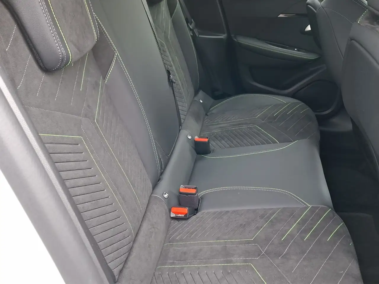 Peugeot 208 1.2 Hybrid 136 GT, миниатюра 18