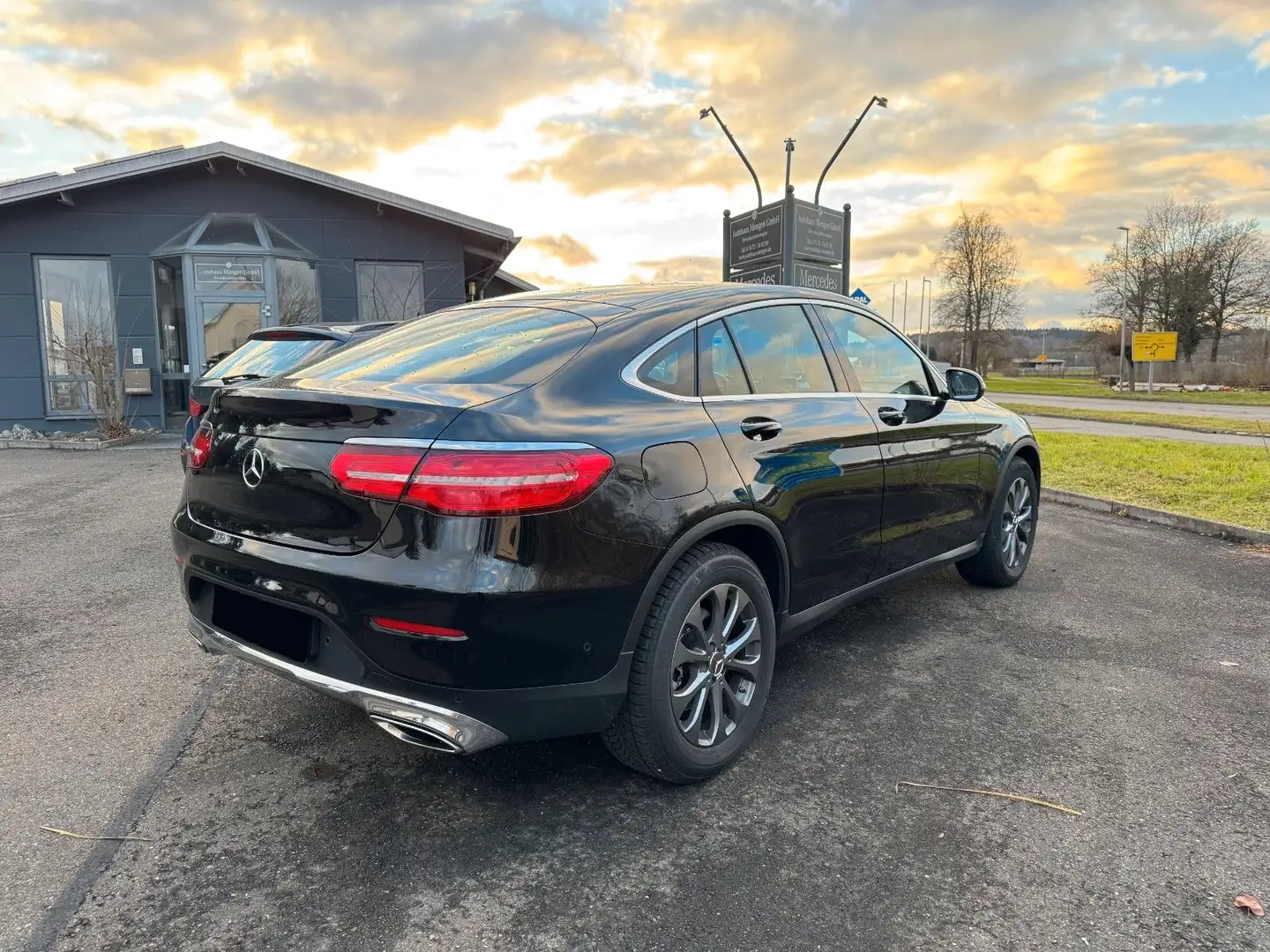Mercedes-Benz GLC 250 4Matic Coupe Schwarz - 2