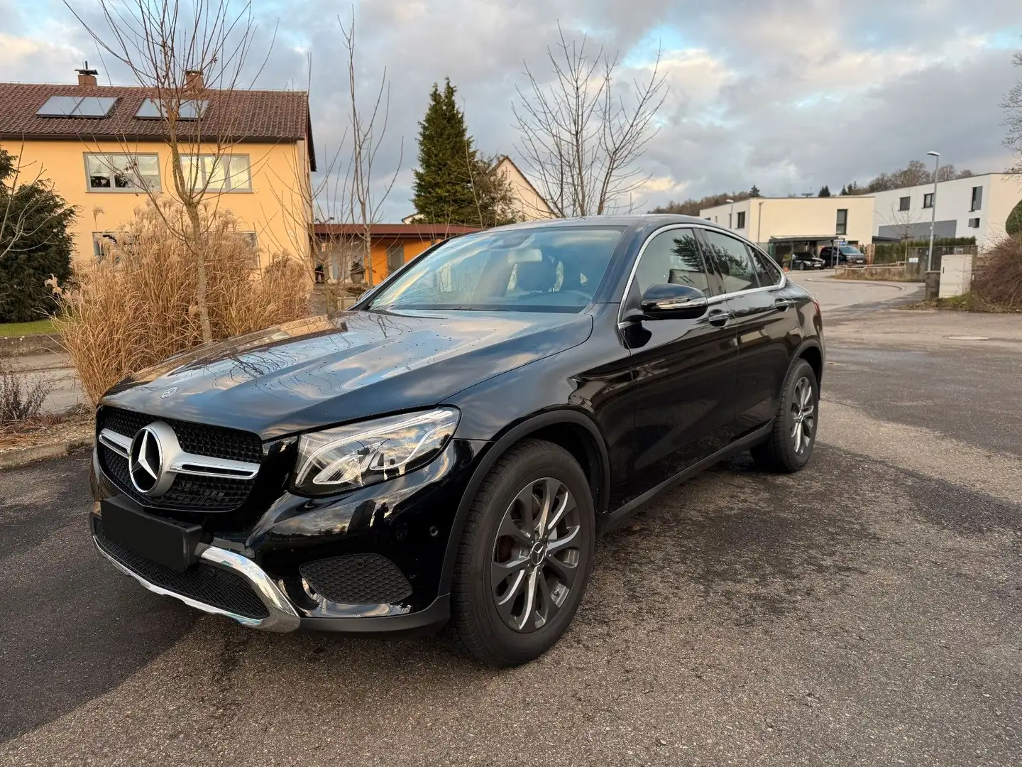 Mercedes-Benz GLC 250 4Matic Coupe Schwarz - 1