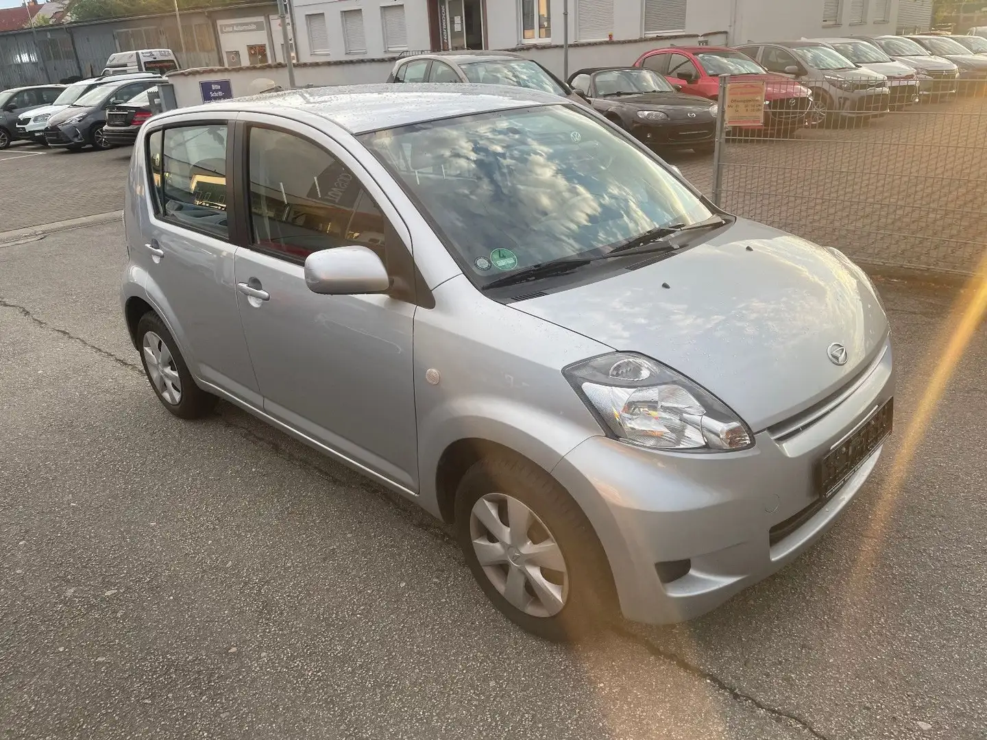 Daihatsu Sirion 1.0/Euro5/wenig KM Grau - 2