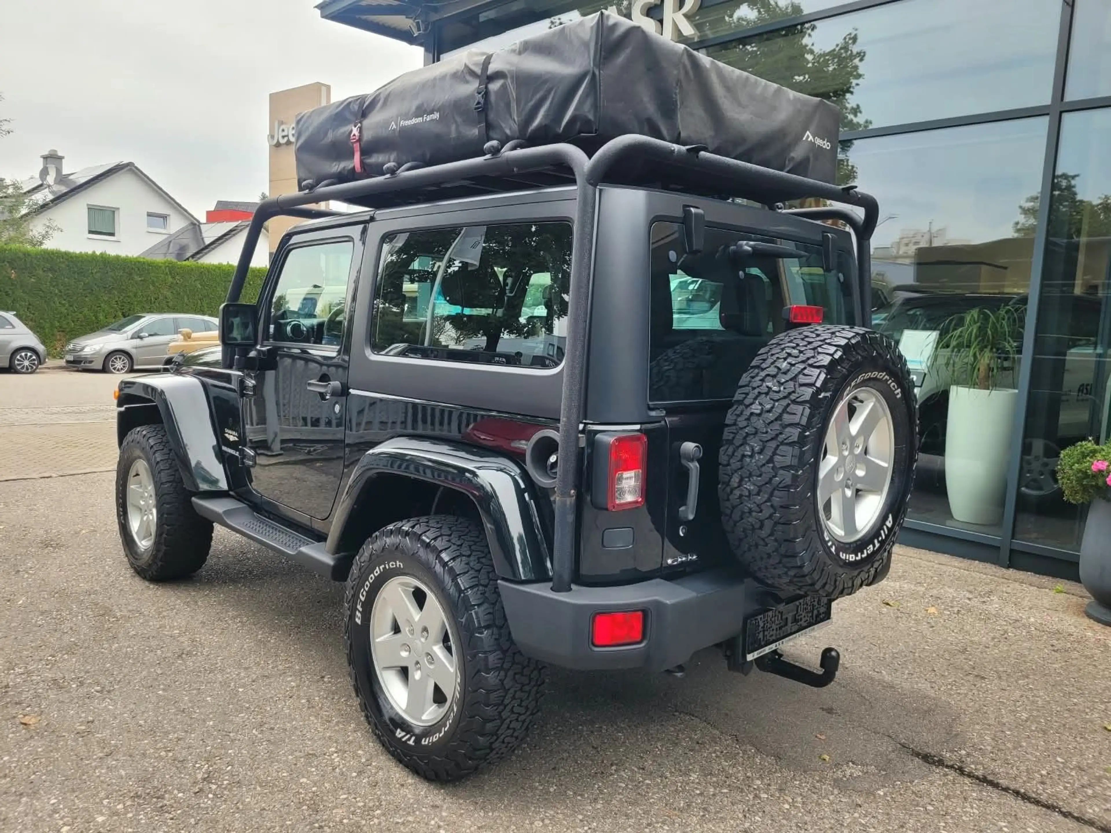 Jeep Wrangler / Wrangler Unlimited Sahara Cabrio — photo 7