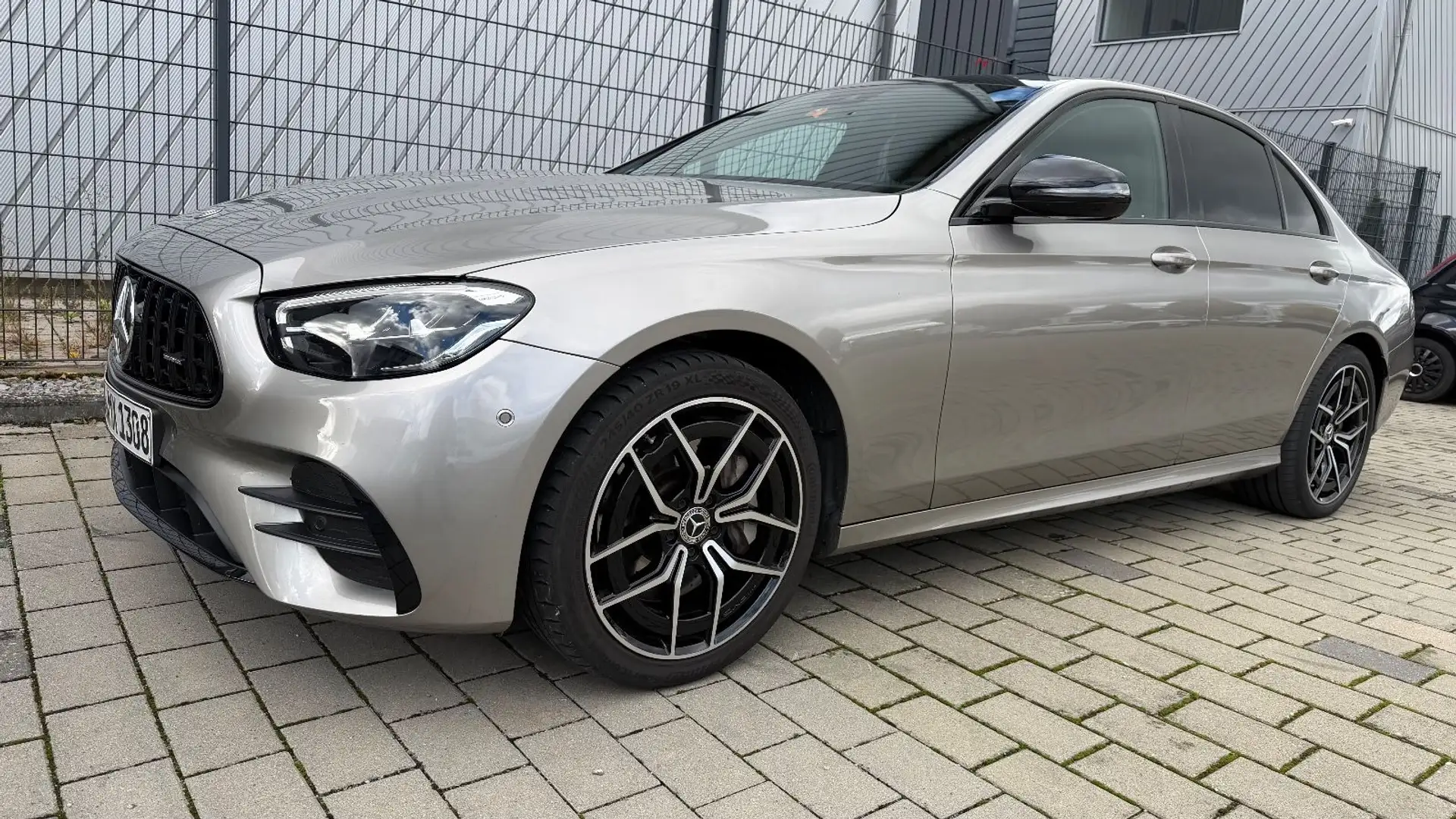 Mercedes-Benz E 300 e AMG-LINE TÜV,BURNMESTER,LED,ALCANTARA,ACC Argent - 1