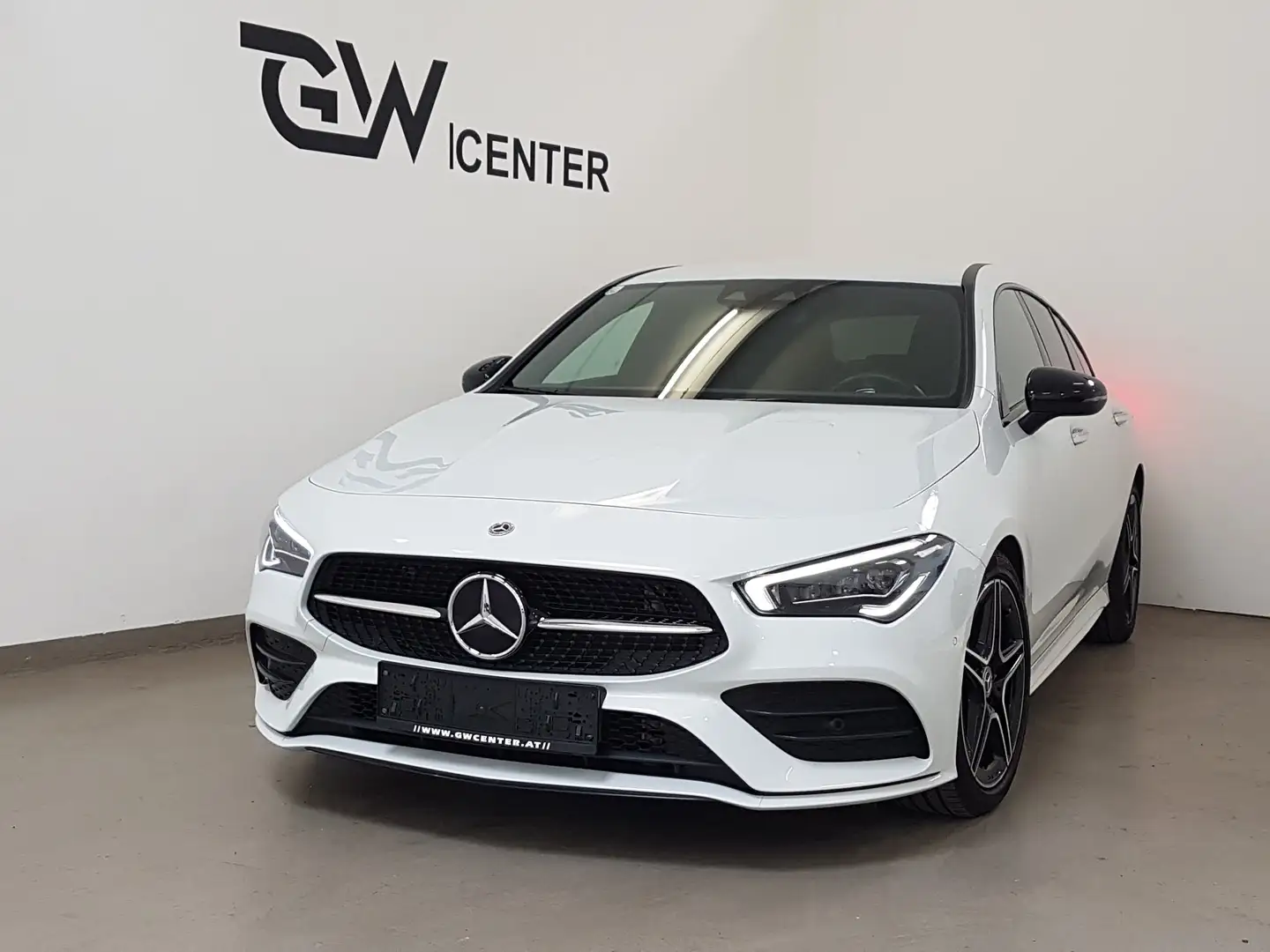 Mercedes-Benz CLA 220 d Shooting Brake AMG Line Digitalweiß Blanc - 1