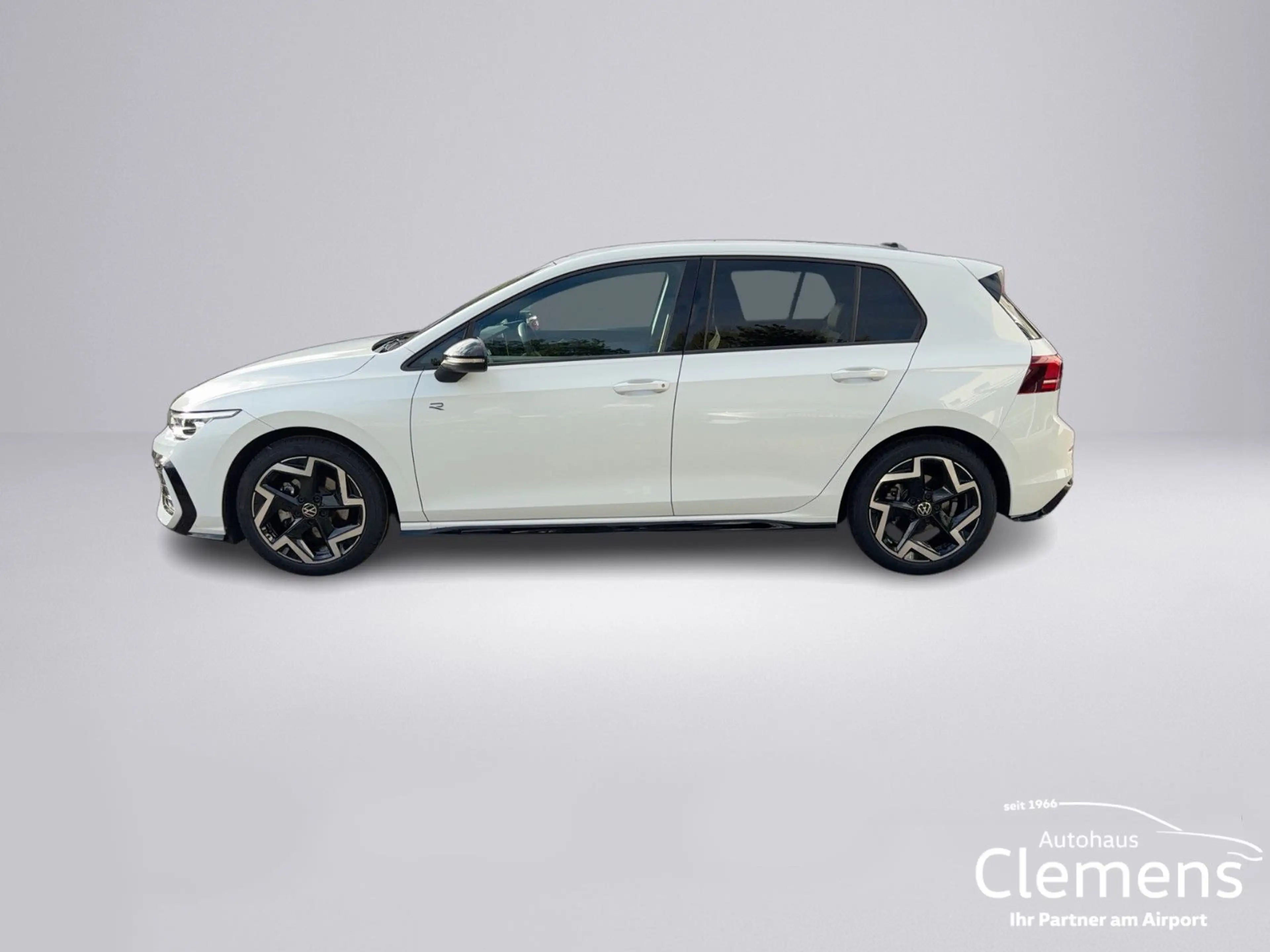 Volkswagen Golf 1.5 eTSI 110 kW R-Line BLACK STYLE — photo 2