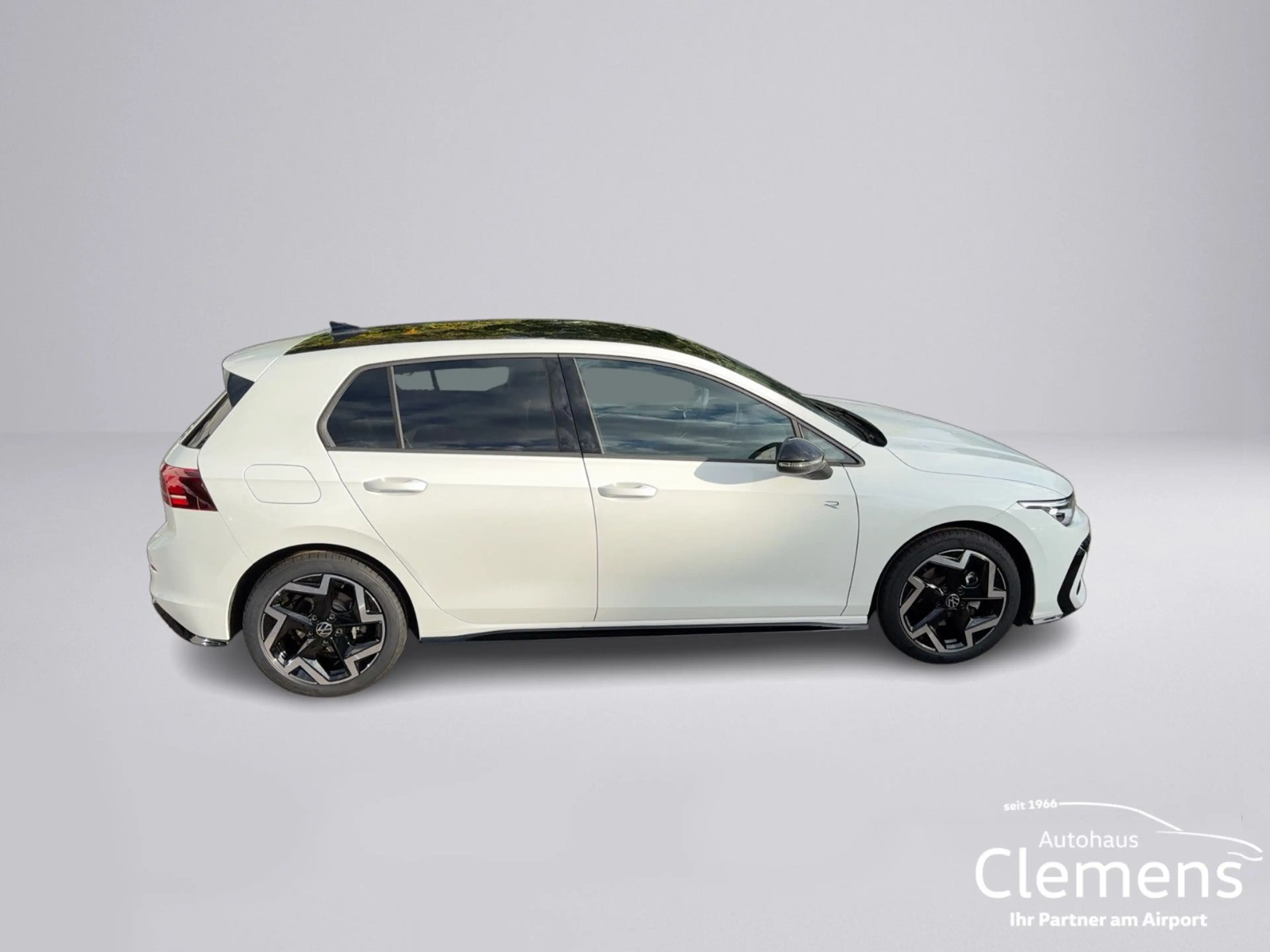 Volkswagen Golf 1.5 eTSI 110 kW R-Line BLACK STYLE — photo 6
