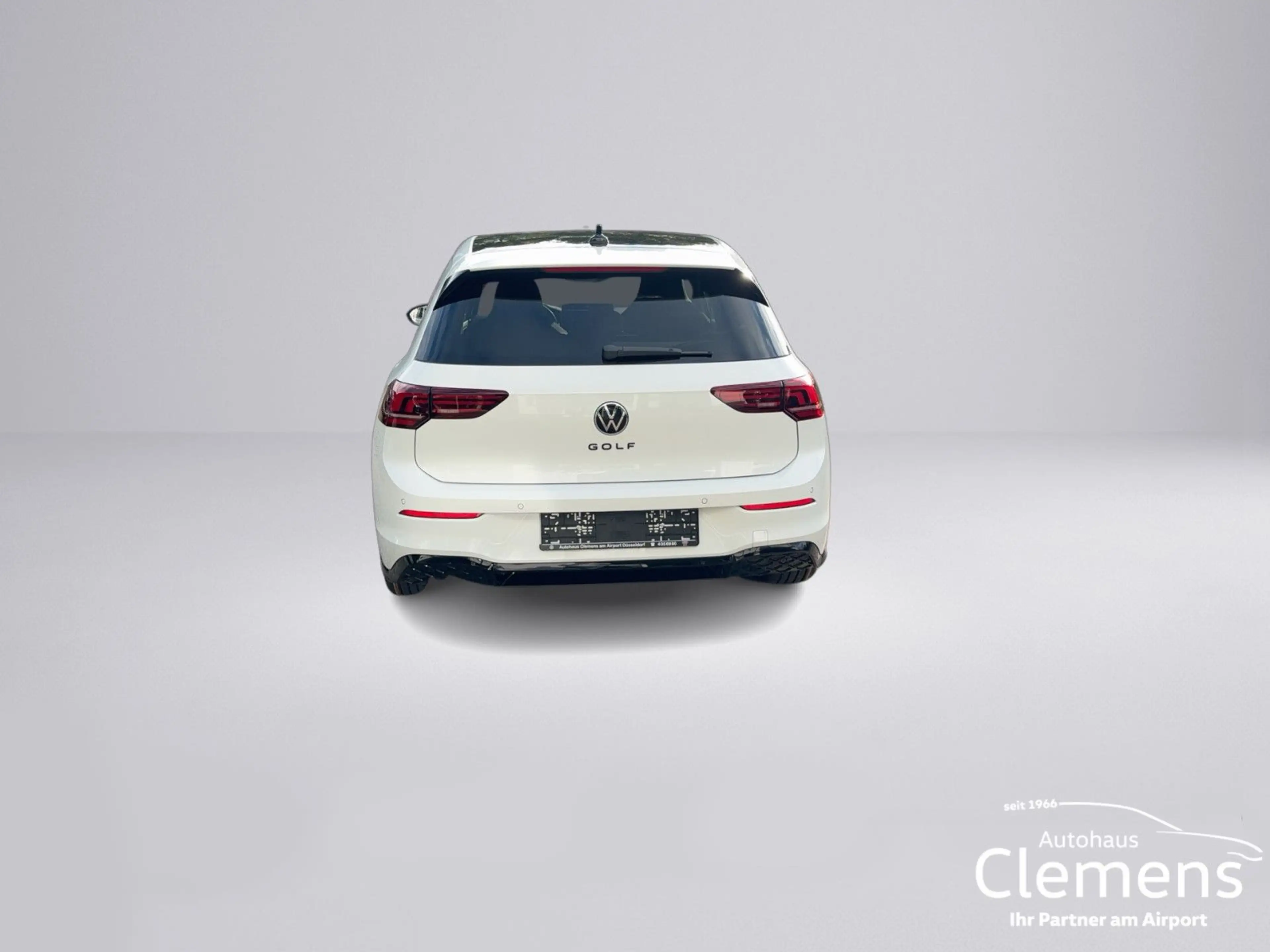 Volkswagen Golf 1.5 eTSI 110 kW R-Line BLACK STYLE — photo 4