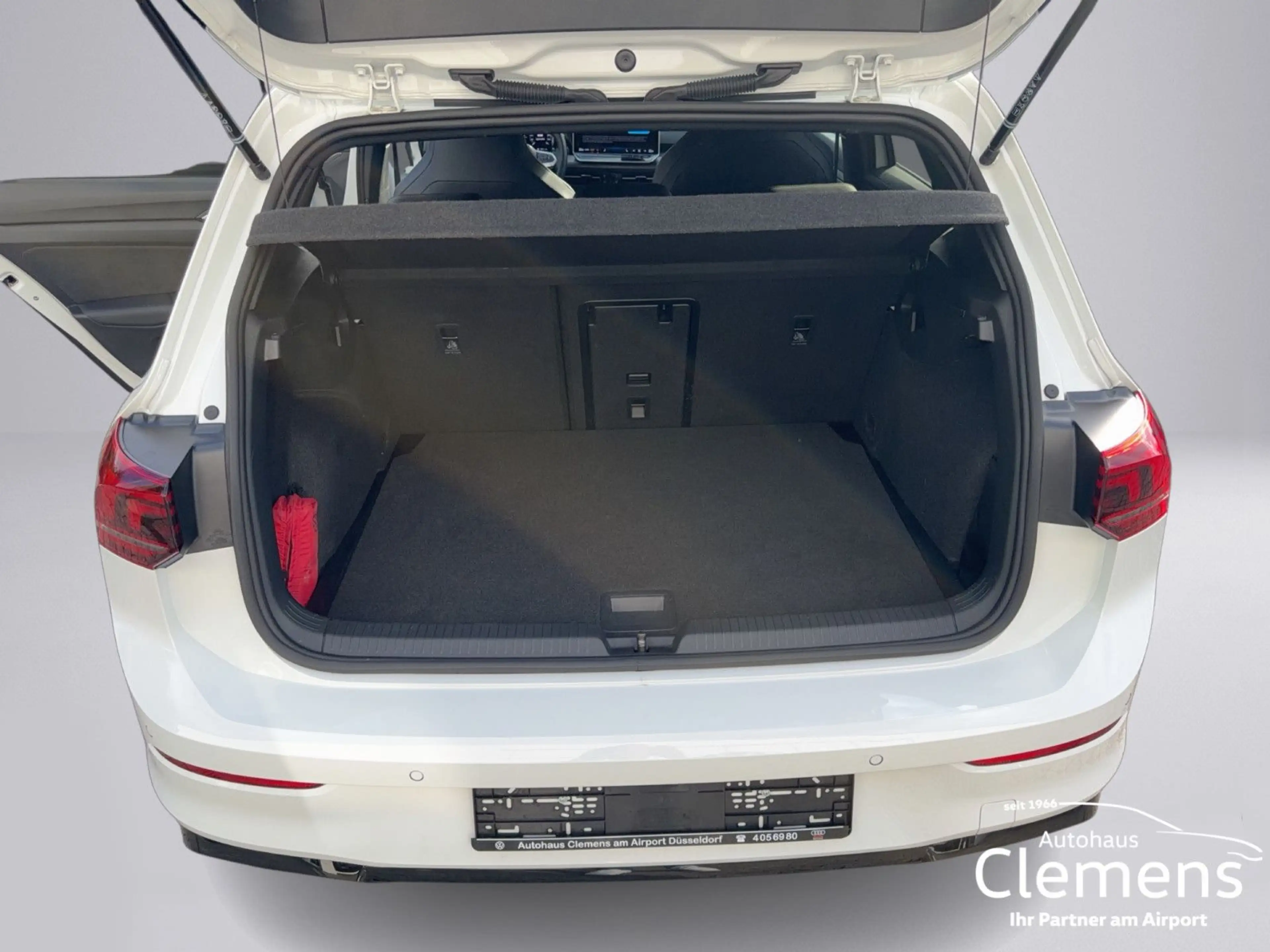 Volkswagen Golf 1.5 eTSI 110 kW R-Line BLACK STYLE — photo 13