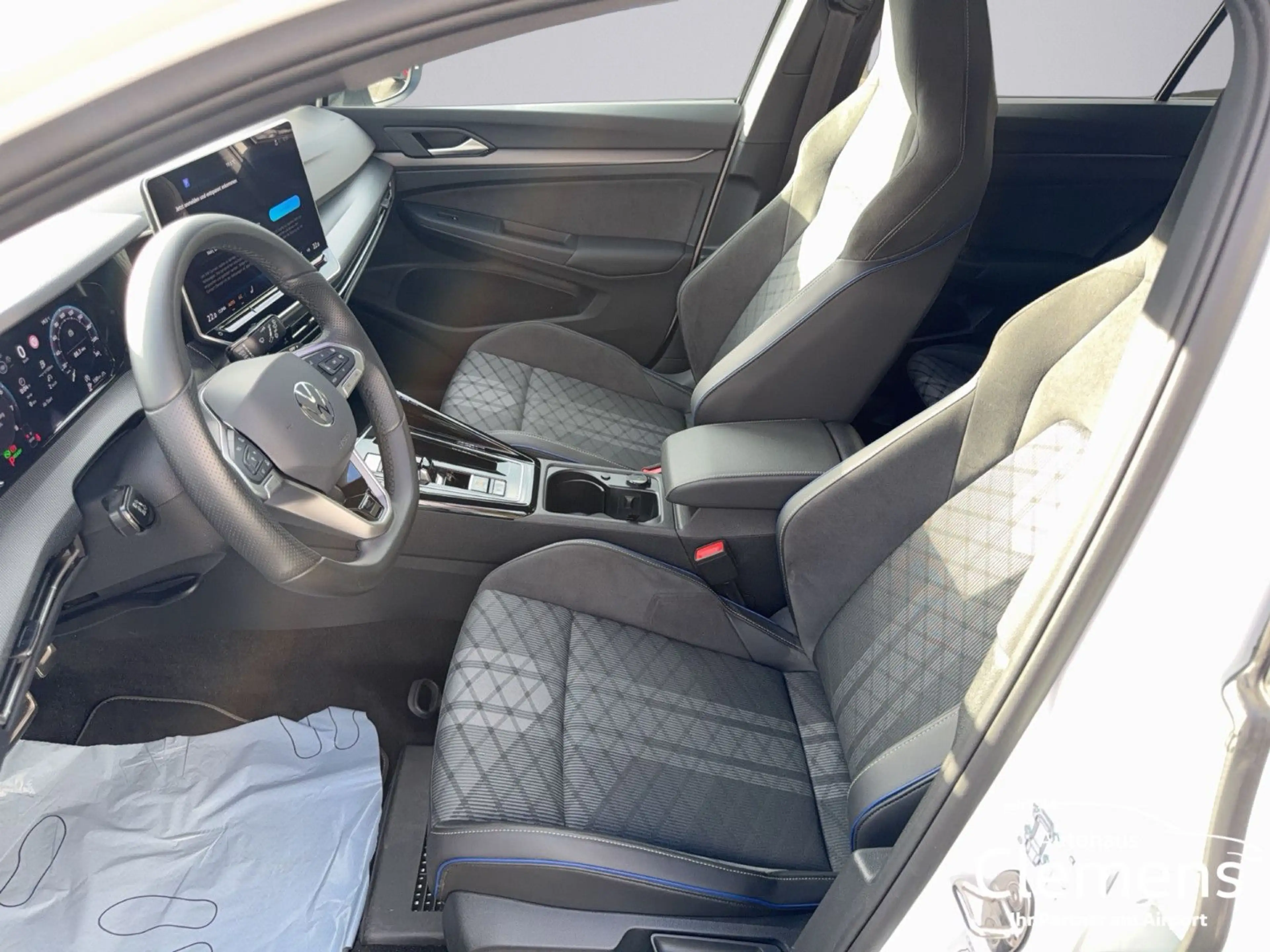 Volkswagen Golf 1.5 eTSI 110 kW R-Line BLACK STYLE — photo 9