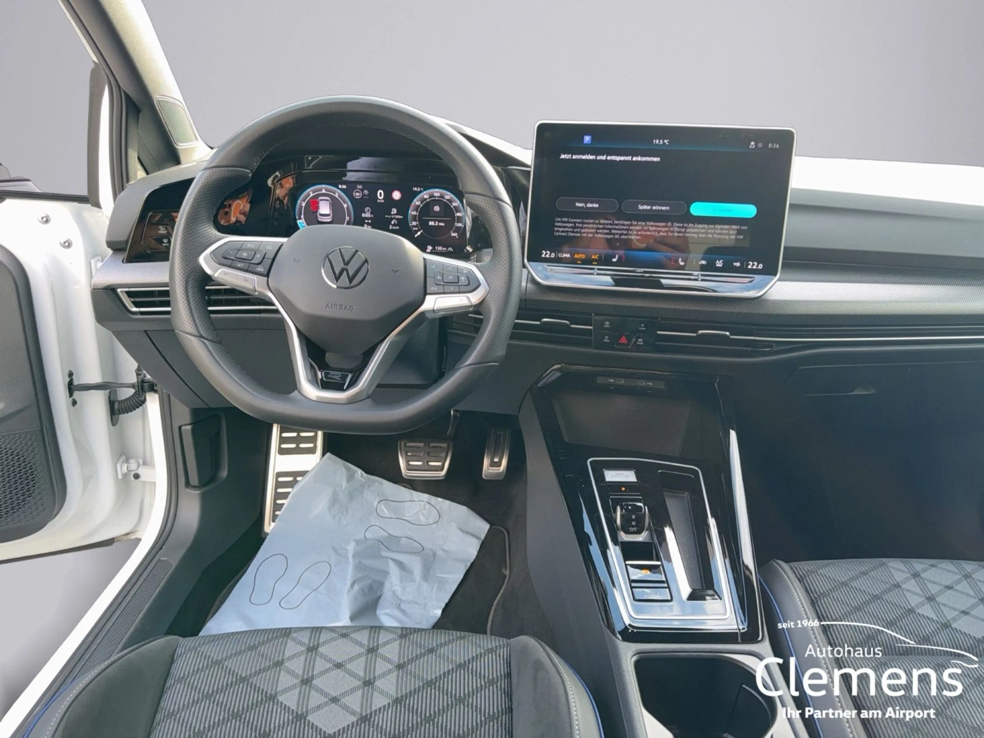 Volkswagen Golf 1.5 eTSI 110 kW R-Line BLACK STYLE — photo 11