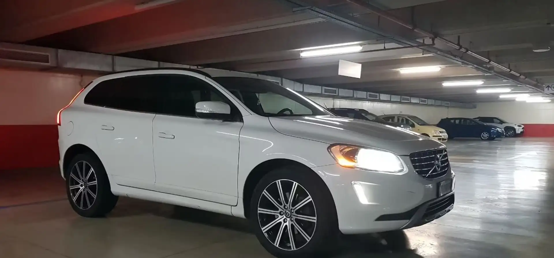 Volvo XC60 XC60 I 2014 2.0 d4 Momentum 163cv geartronic Bianco - 2