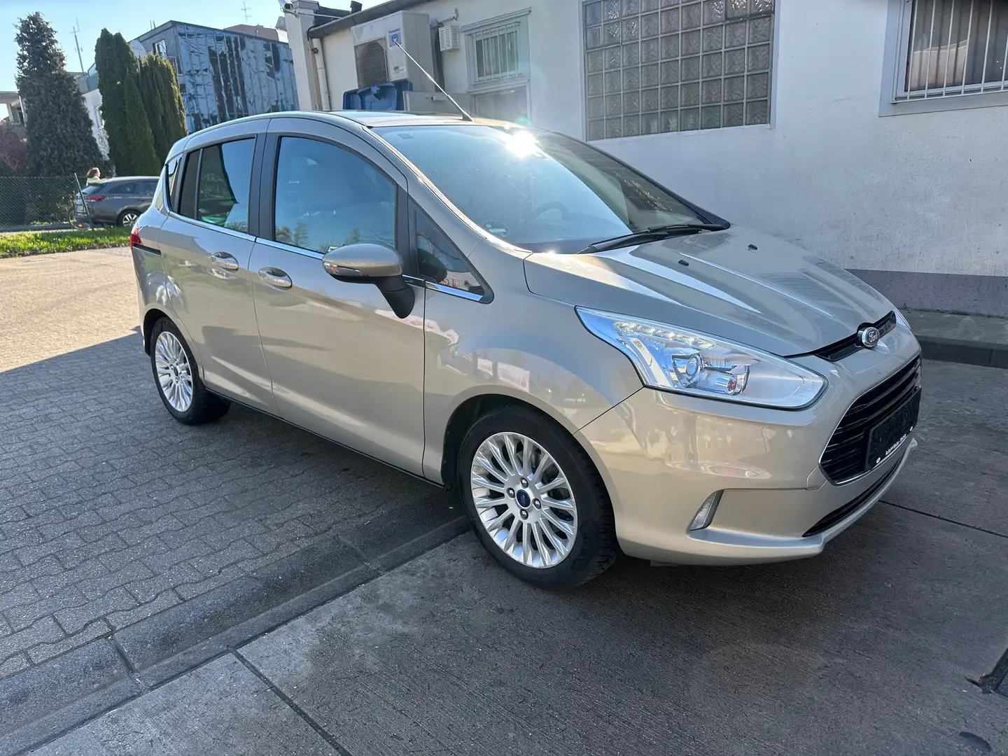 Ford B-Max Titanium 1.6 Ti-VCT*Automatik*PDC*AHK*PANO Beige - 2