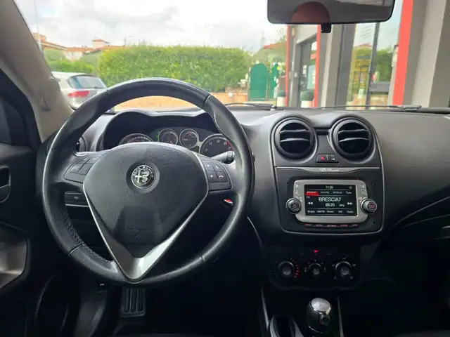 Alfa Romeo Mito view 5