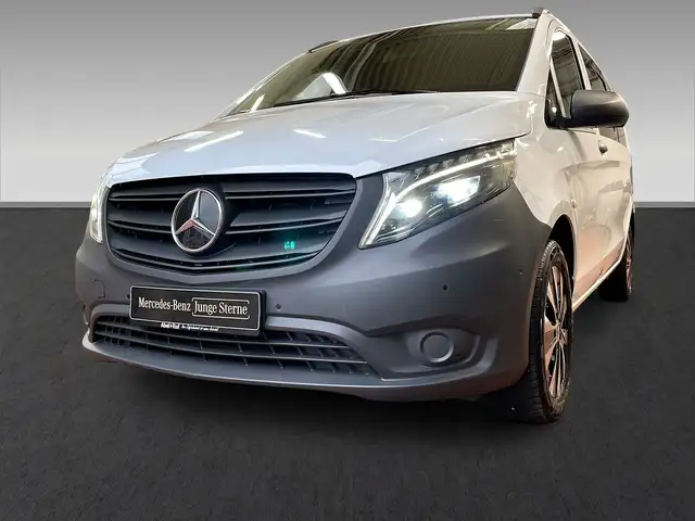 Mercedes-Benz Vito view 3