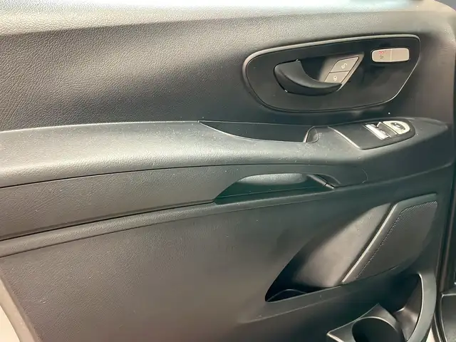 Mercedes-Benz Vito view 13