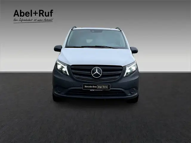 Mercedes-Benz Vito view 2
