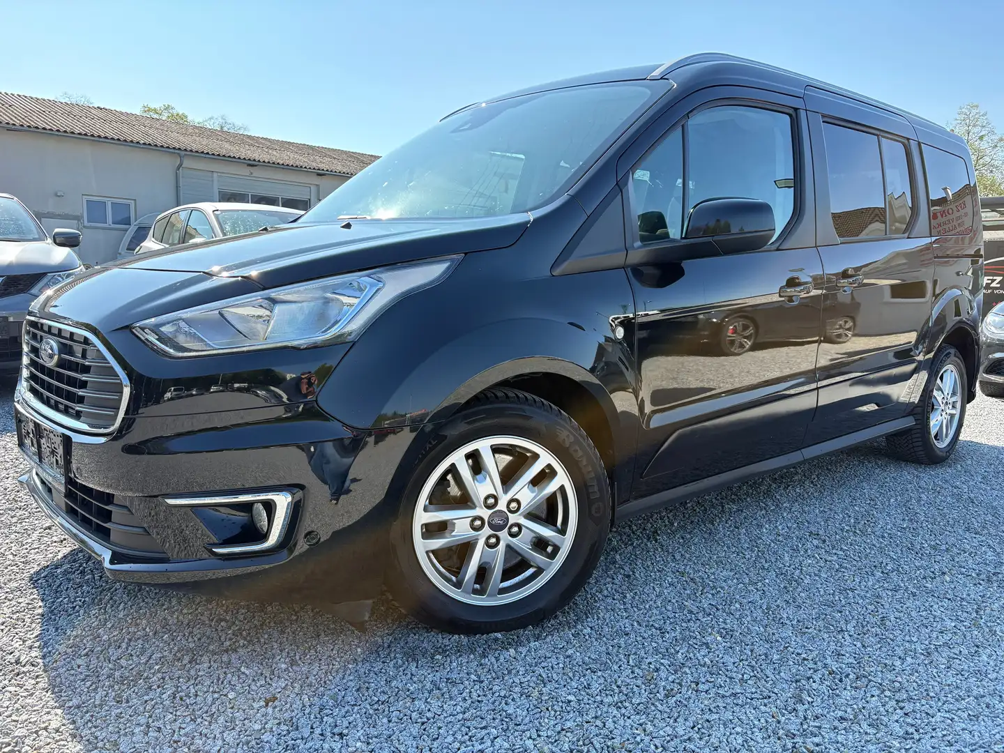Ford Grand Tourneo Grand Tourneo 1.5TDCI*TITANIUM*AHK*RFK*TOP ZUSTAND Schwarz - 1